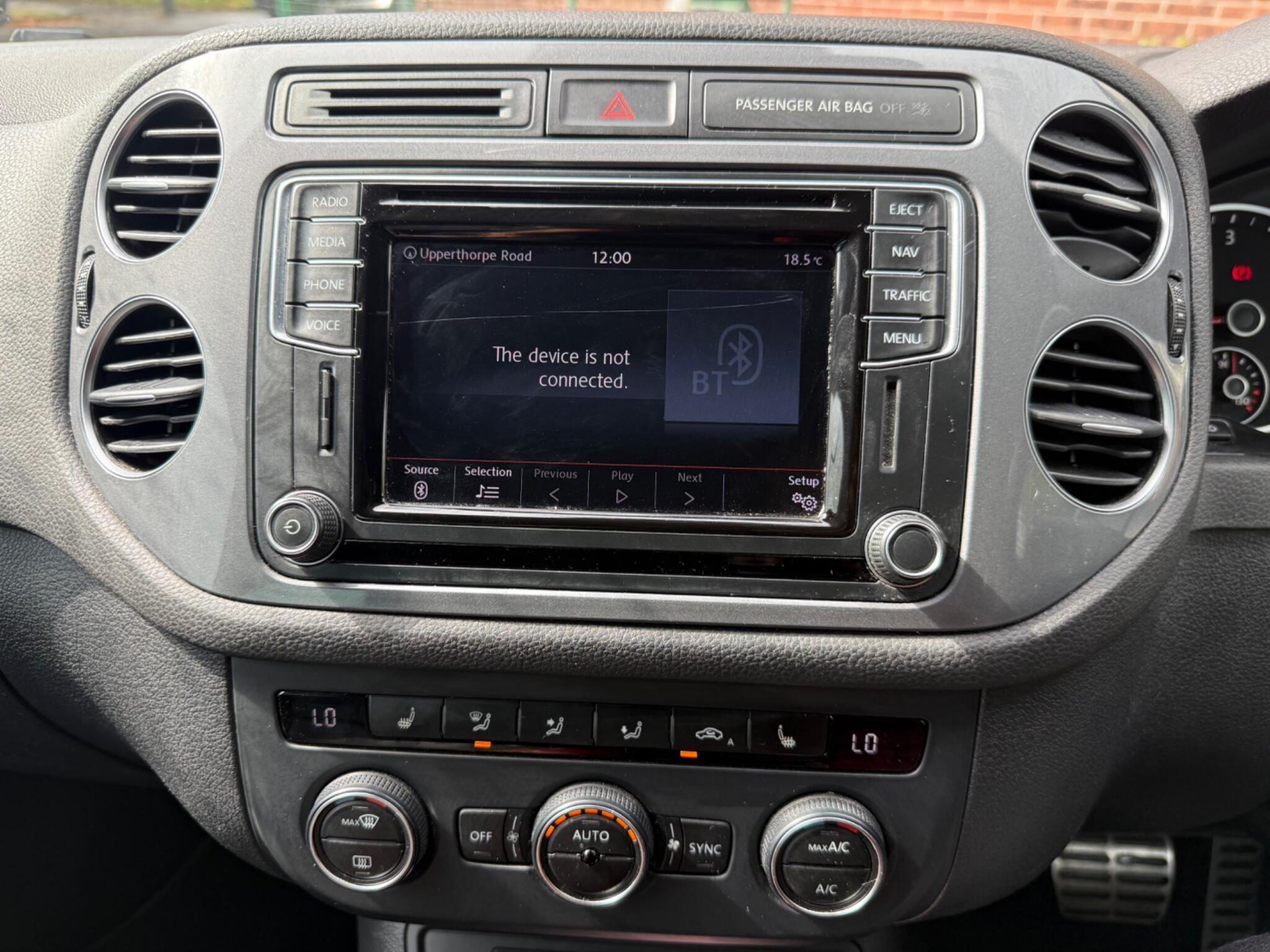 Volkswagen Tiguan - Image 11