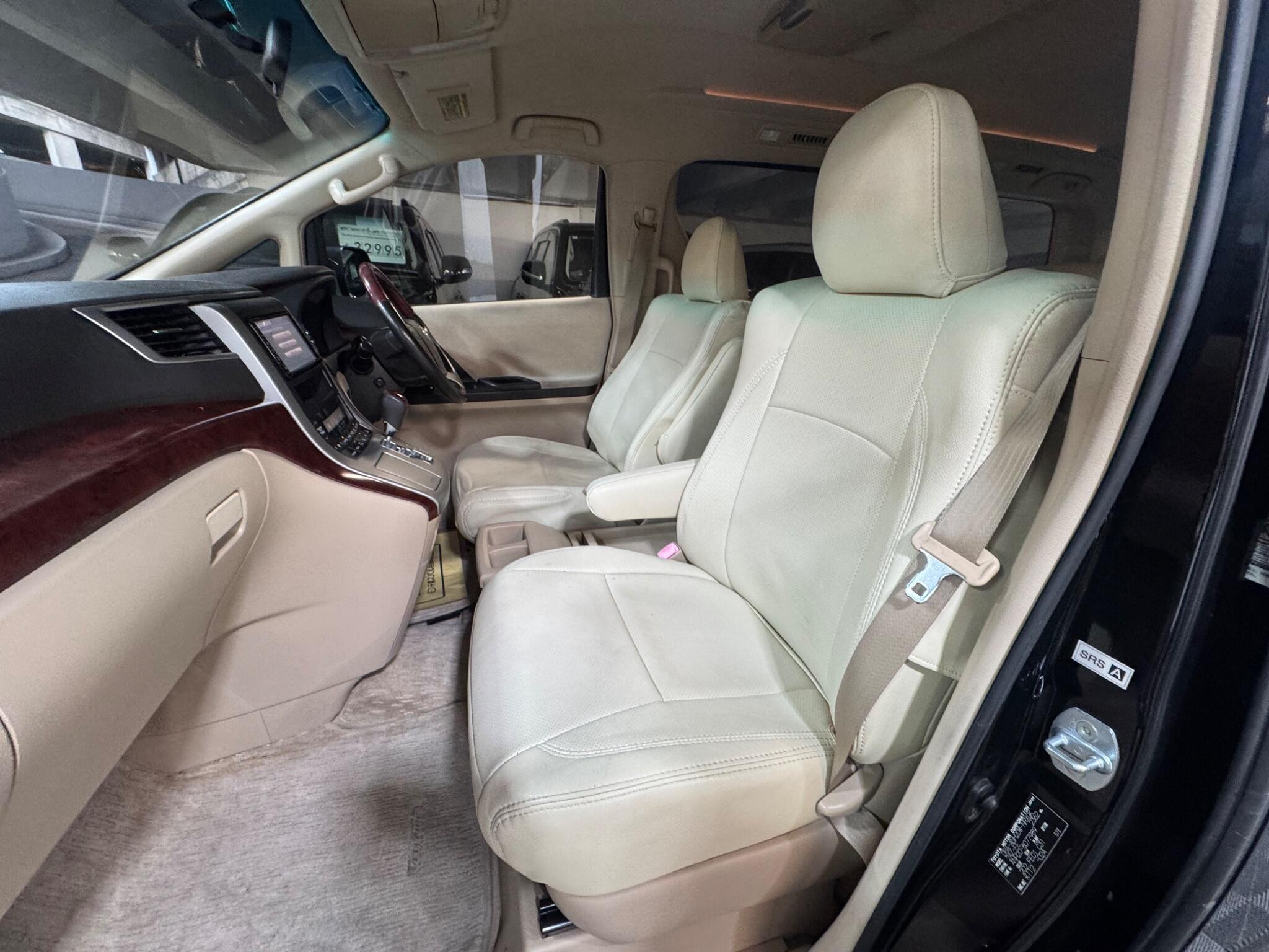 Toyota Vellfire - Image 10