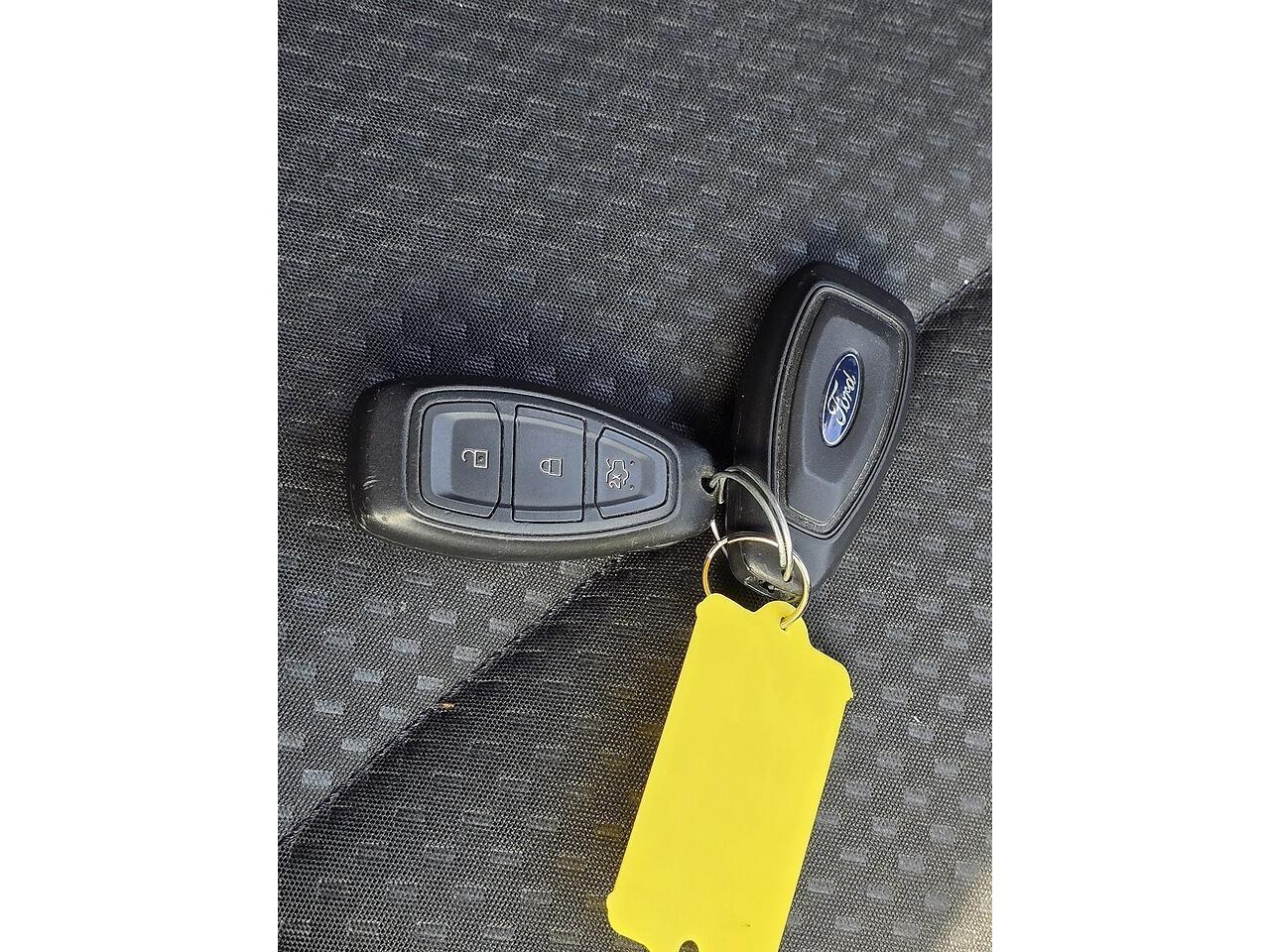 Ford Focus - Image 24