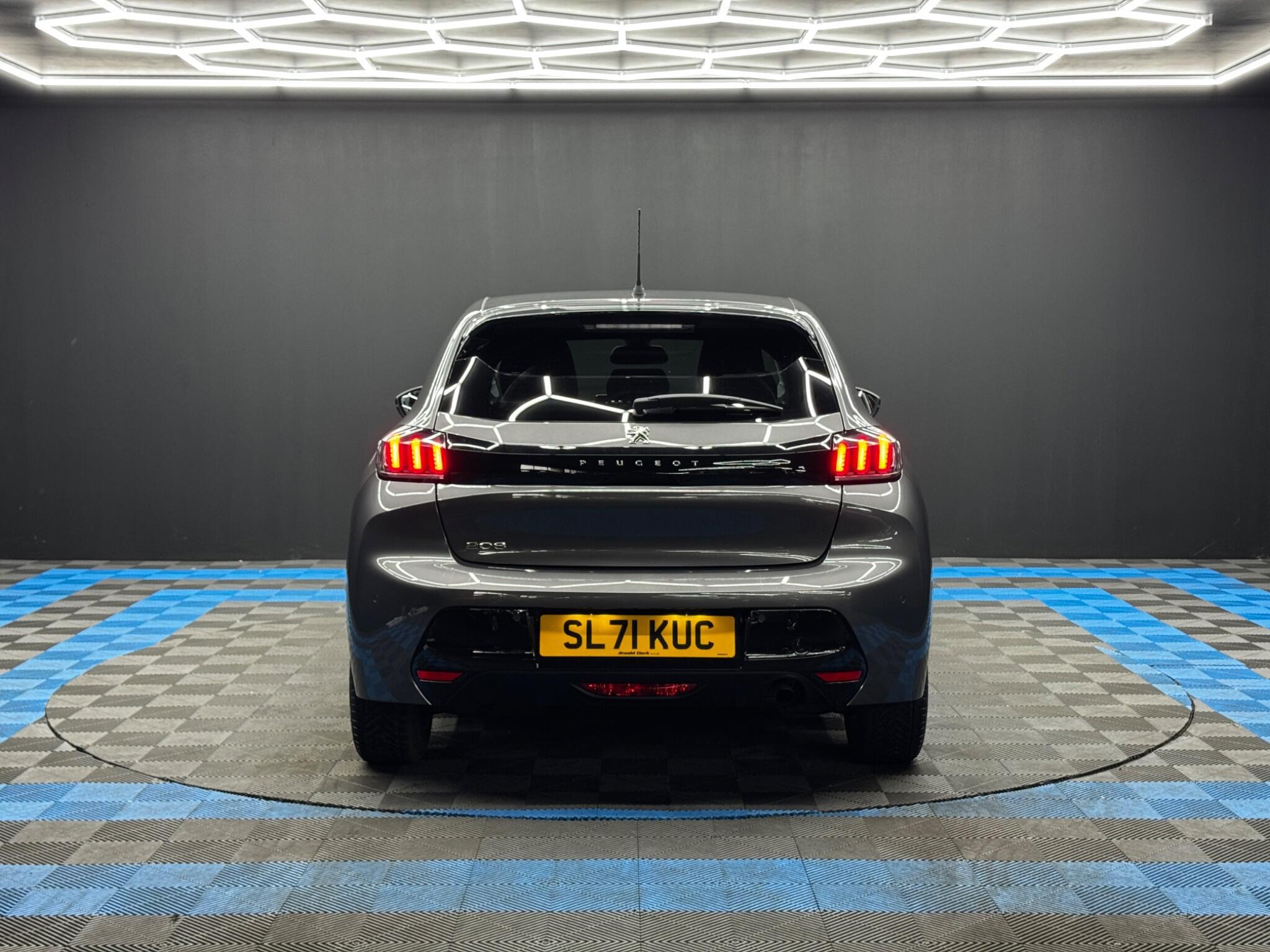 Peugeot 208 - Image 6