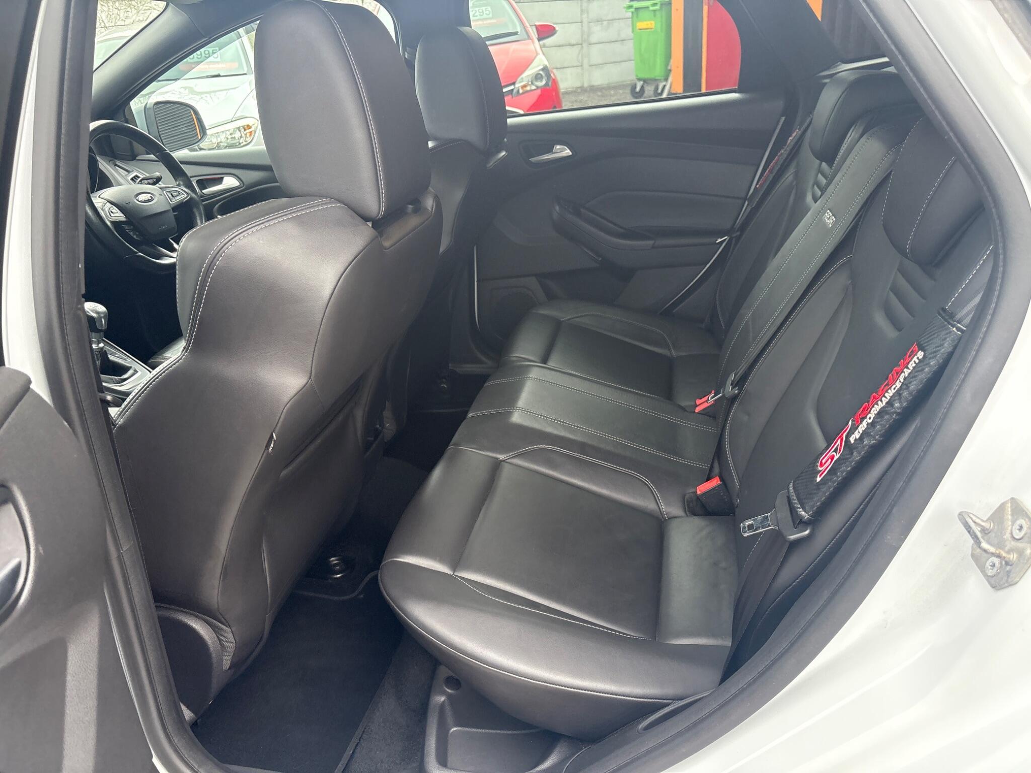 Ford Focus - Image 22