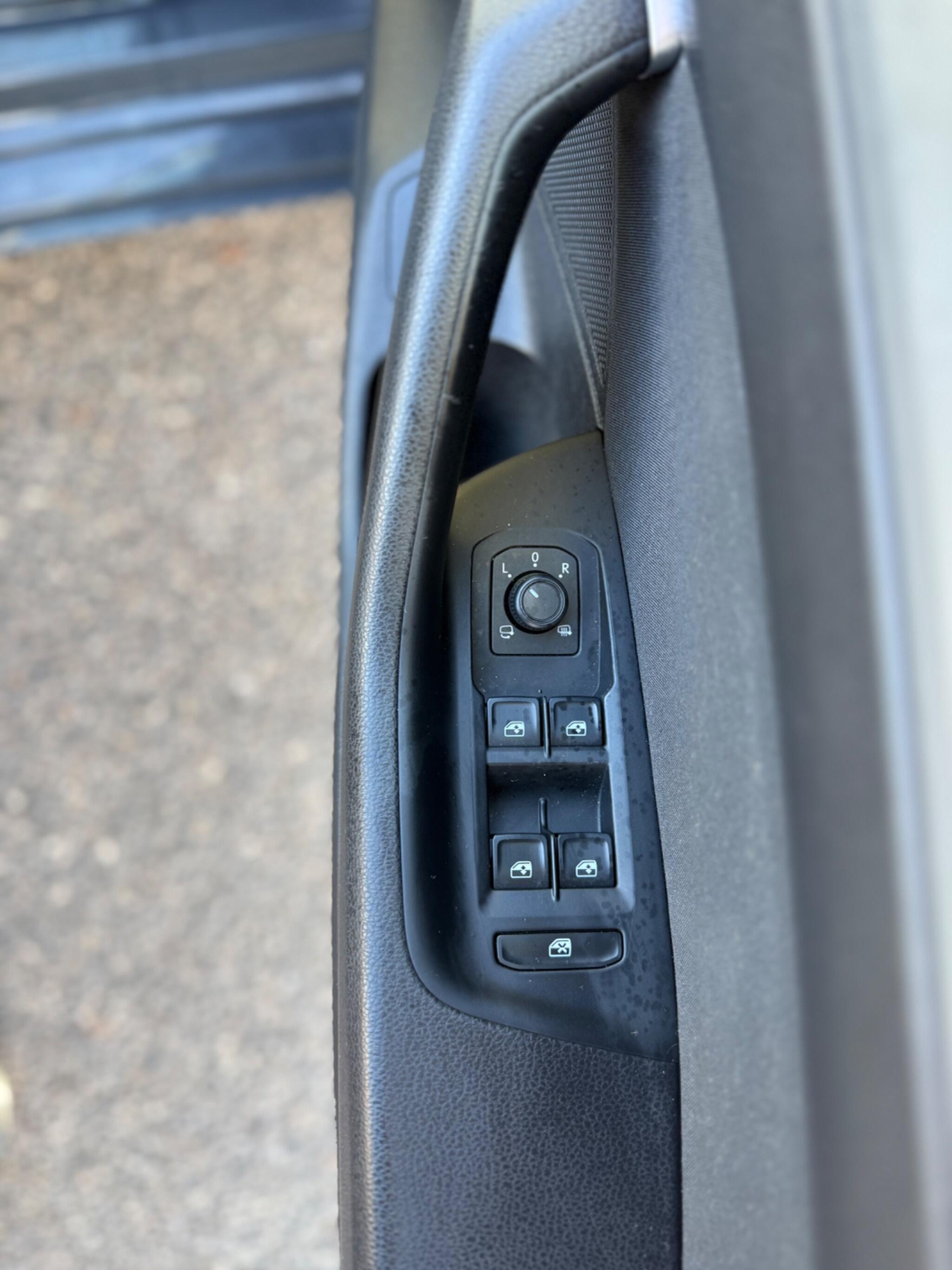 Volkswagen Passat - Image 45