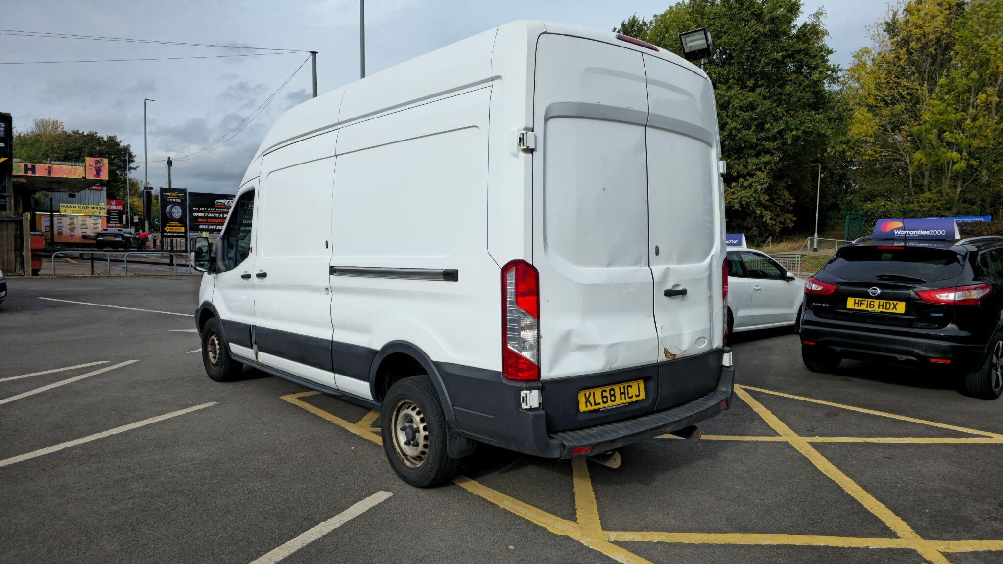 Ford Transit - Image 7