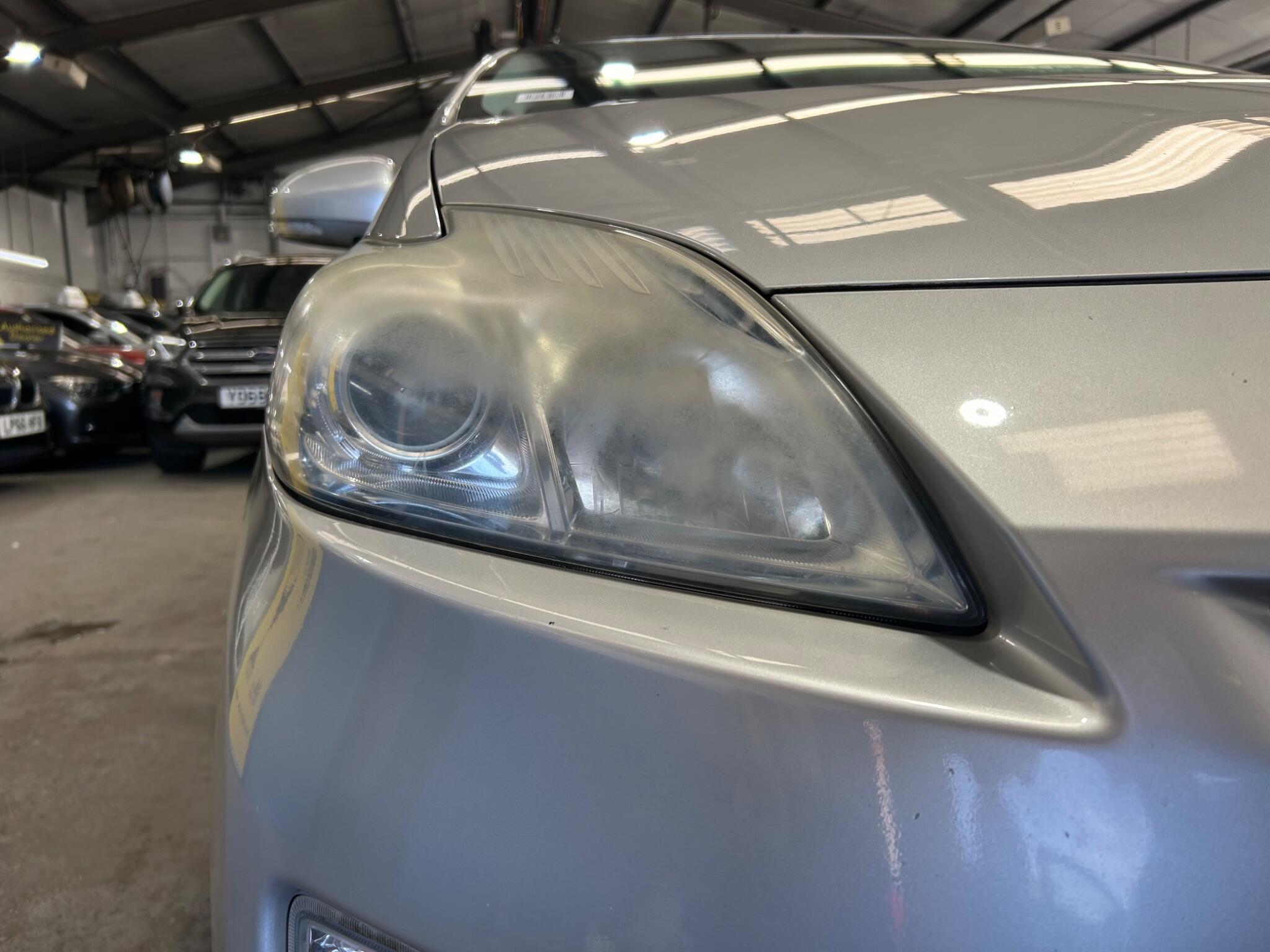 Toyota Prius - Image 30