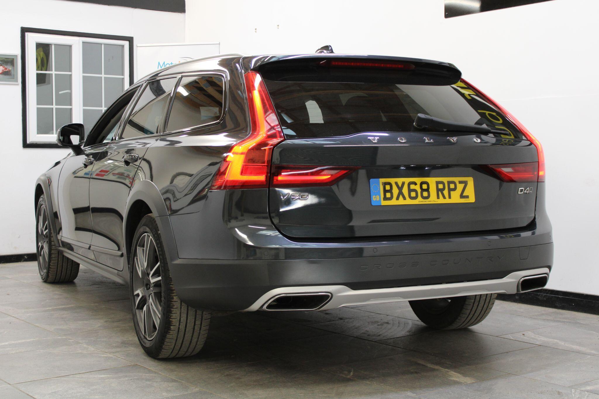 Volvo V90 CROSS COUNTRY - Image 3