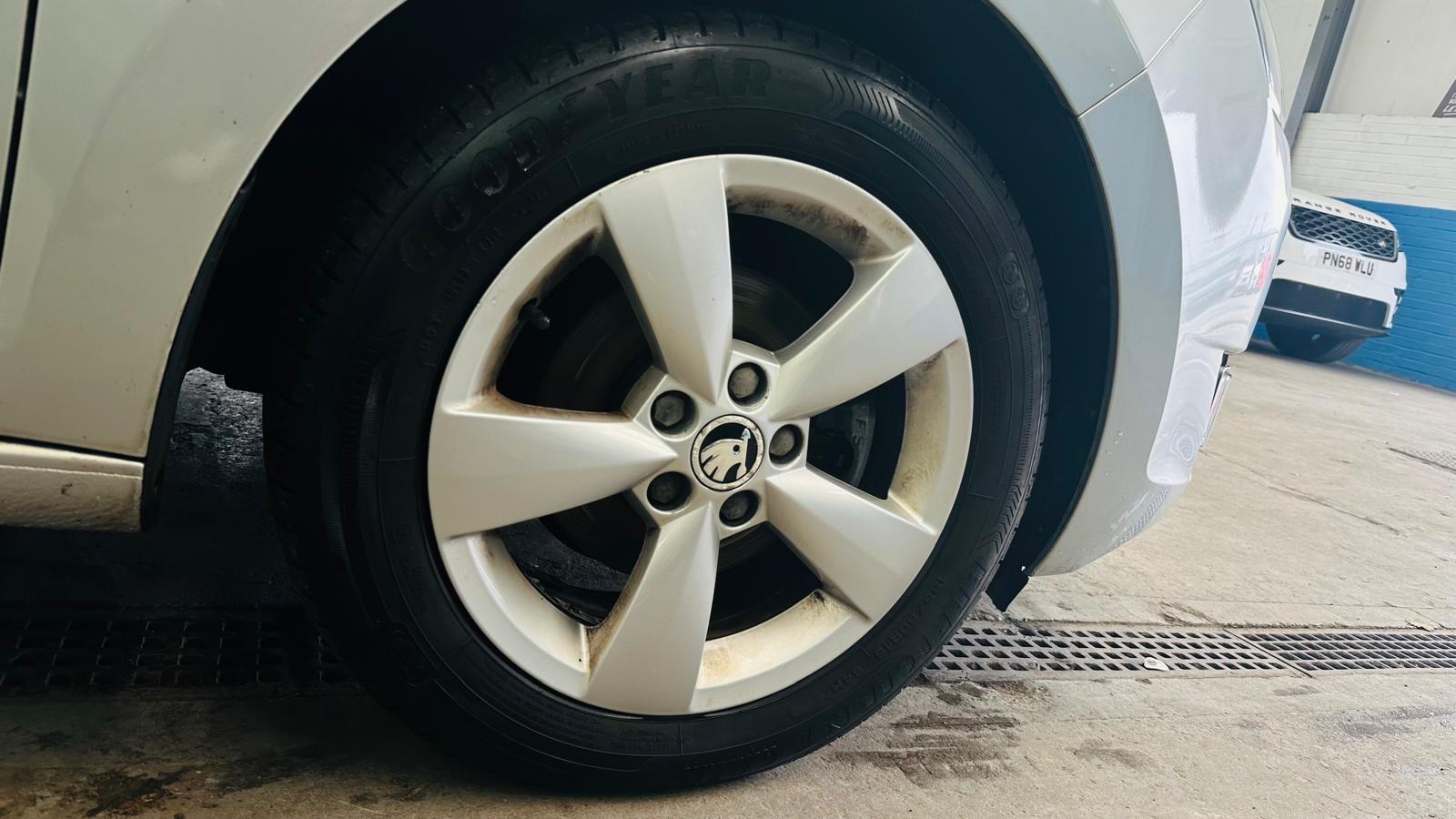 Skoda Rapid - Image 16