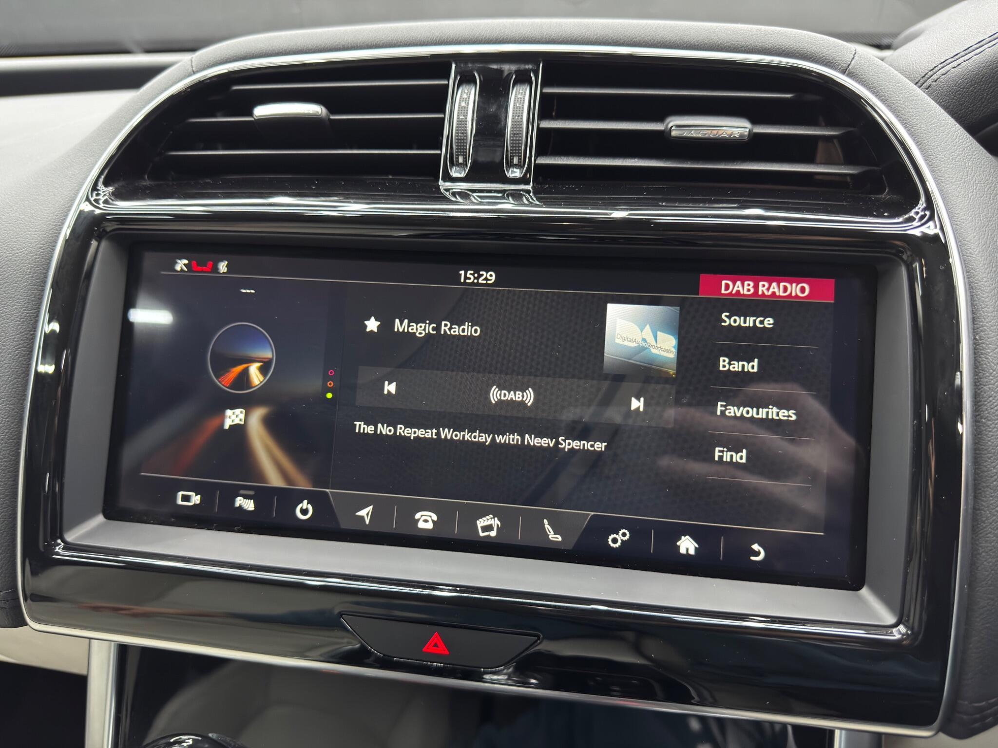 Jaguar XE - Image 33