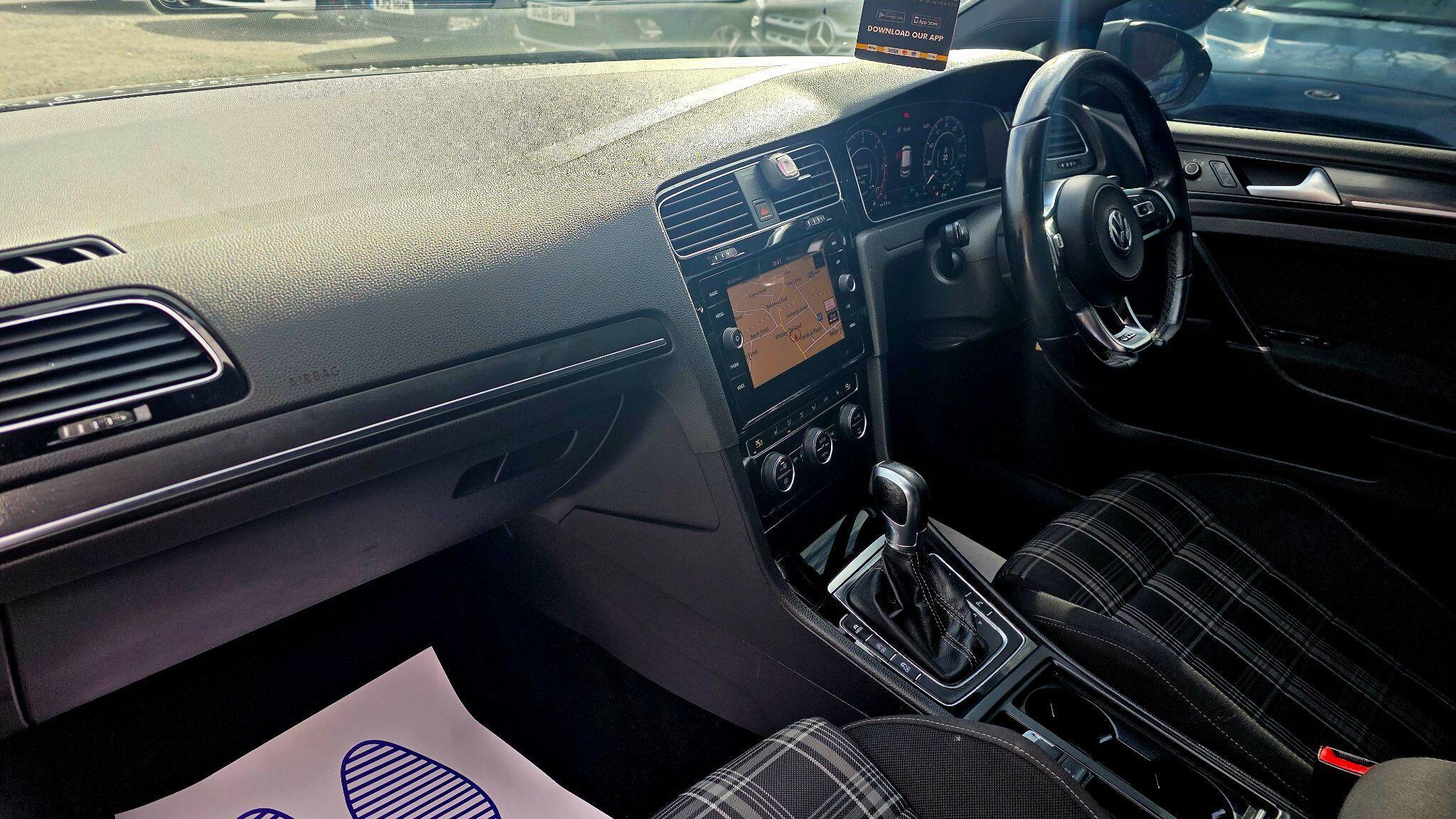 Volkswagen Golf - Image 13