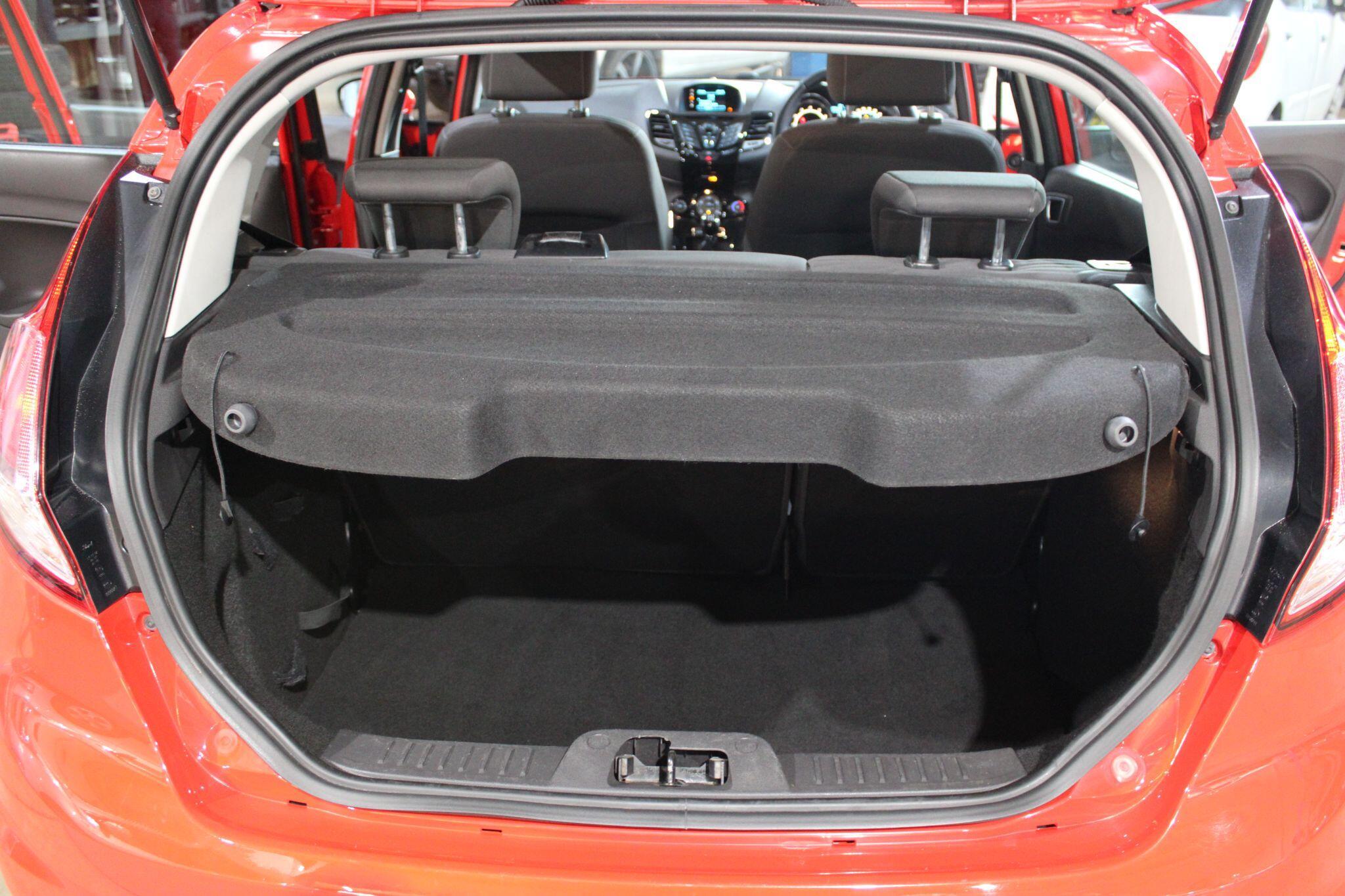 Ford Fiesta - Image 19