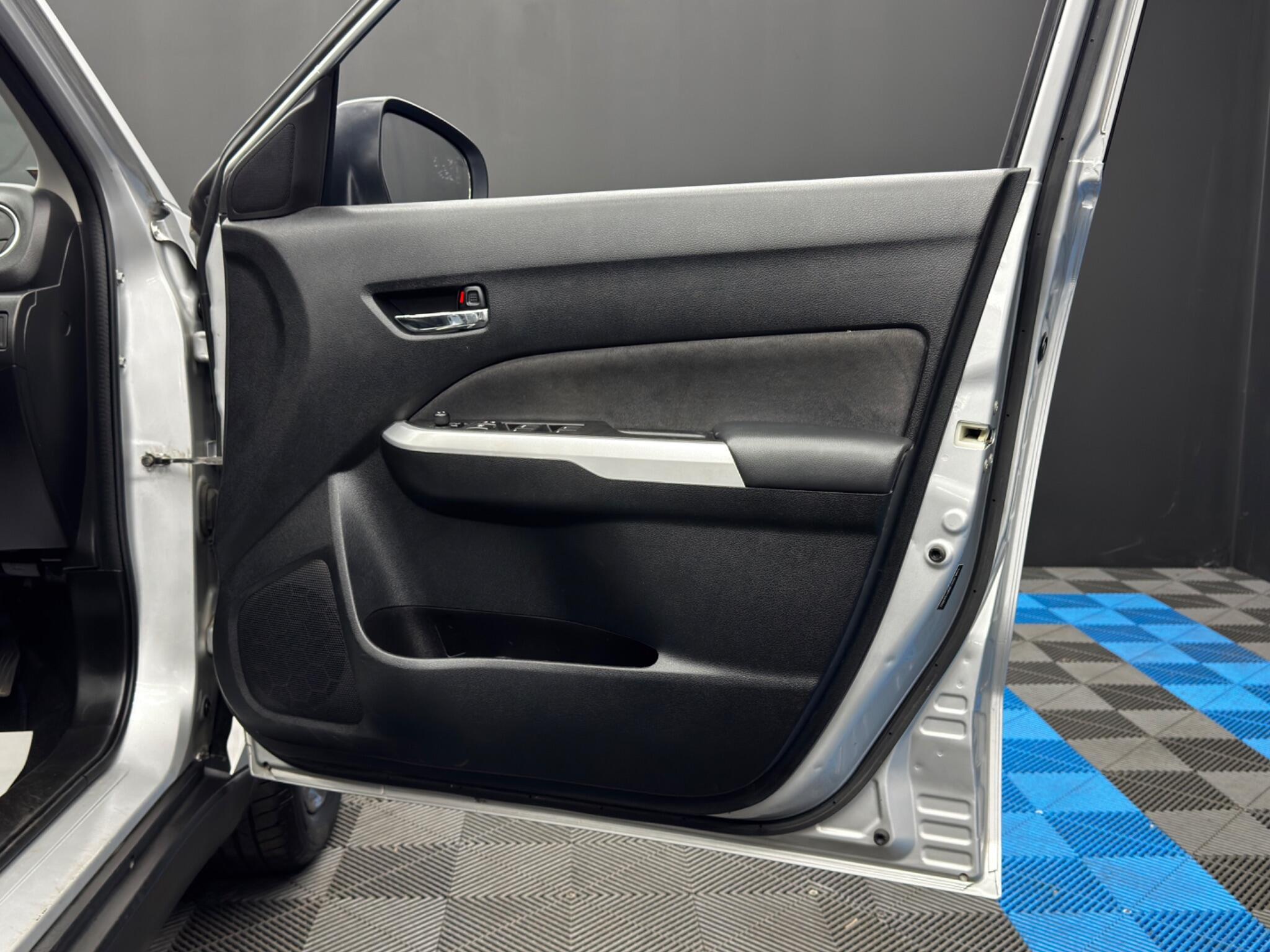 Suzuki Vitara - Image 33