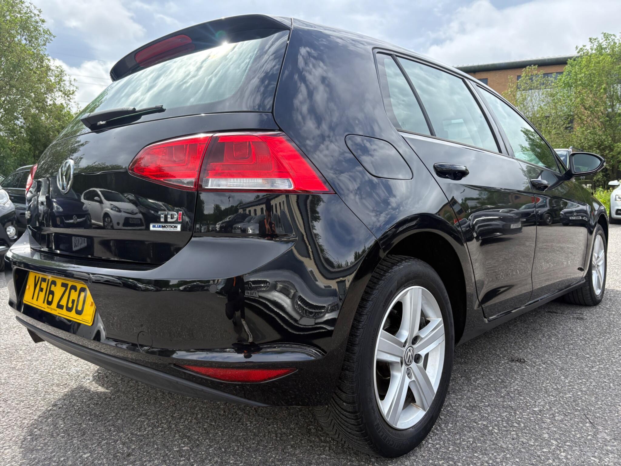 Volkswagen Golf - Image 20