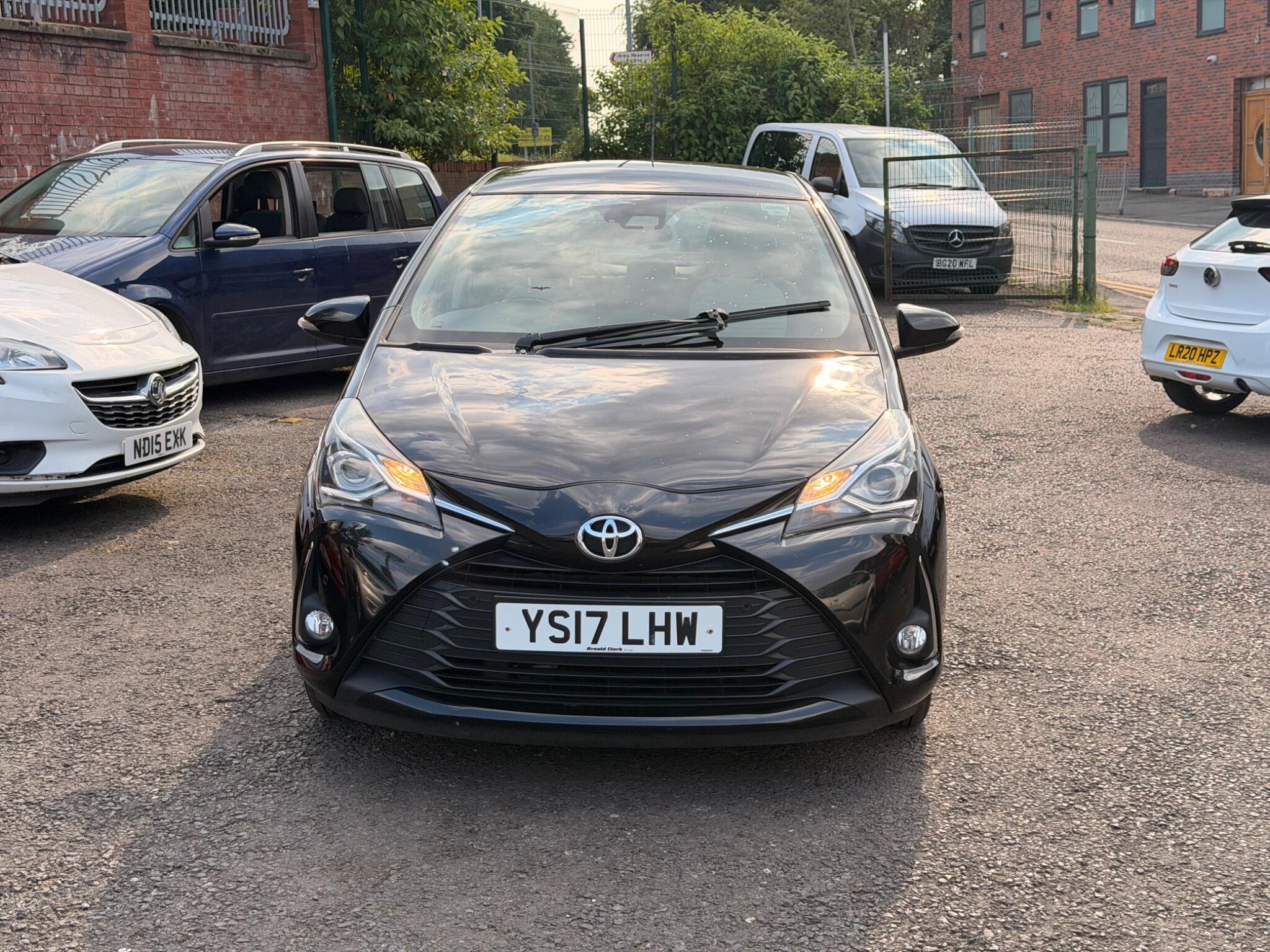 Toyota Yaris - Image 2