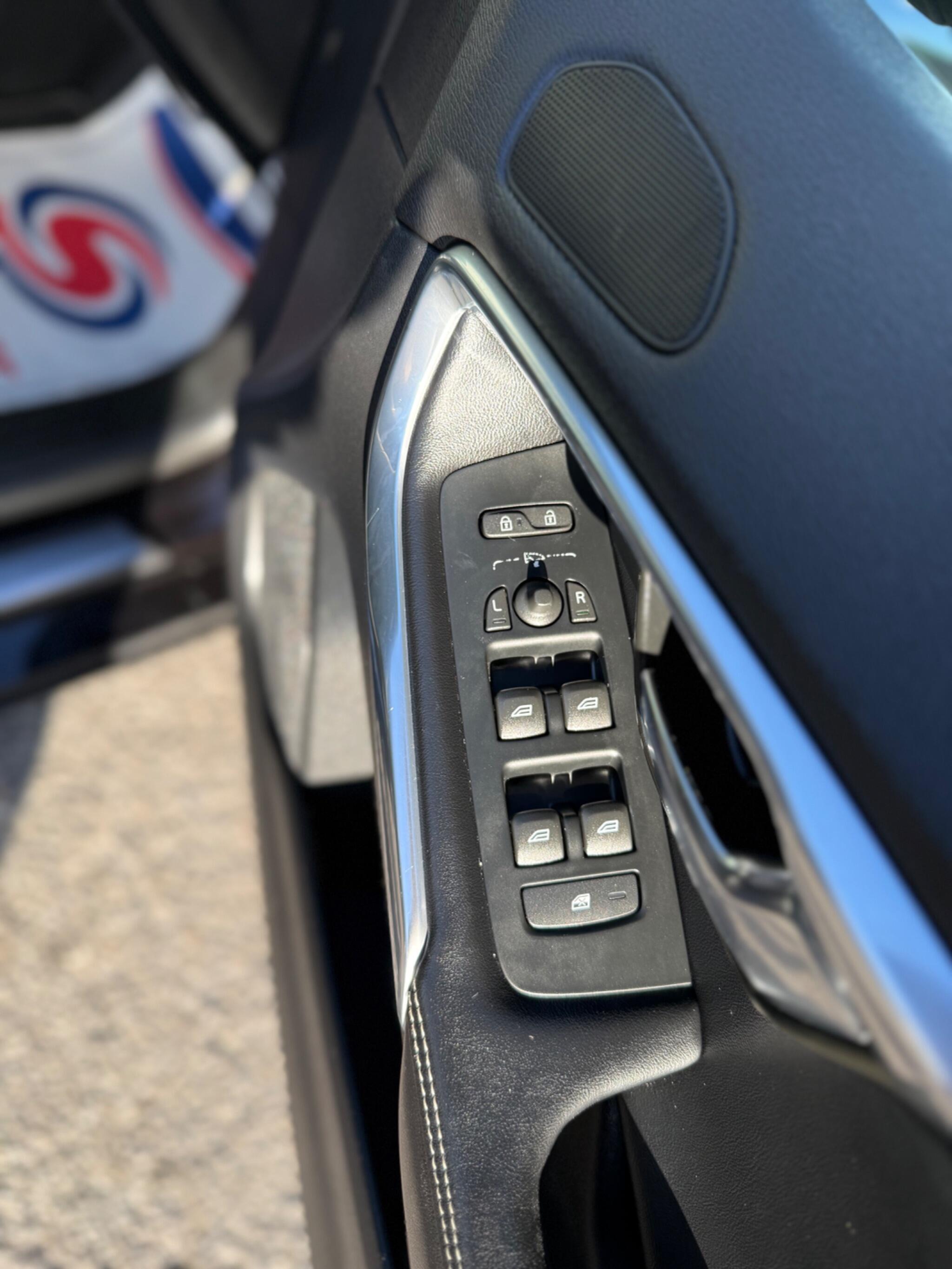 Volvo V40 - Image 40