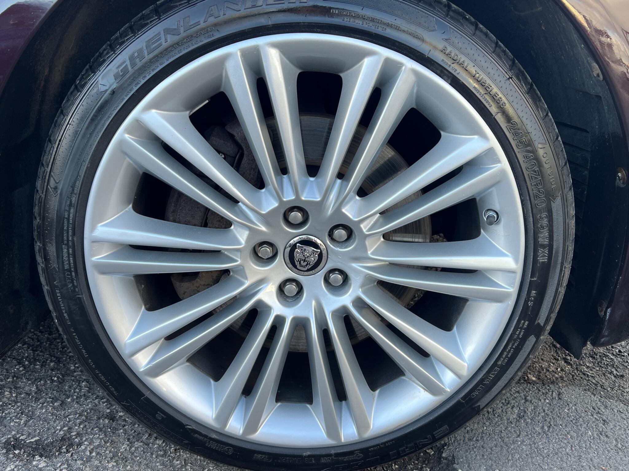 Jaguar XJ - Image 14