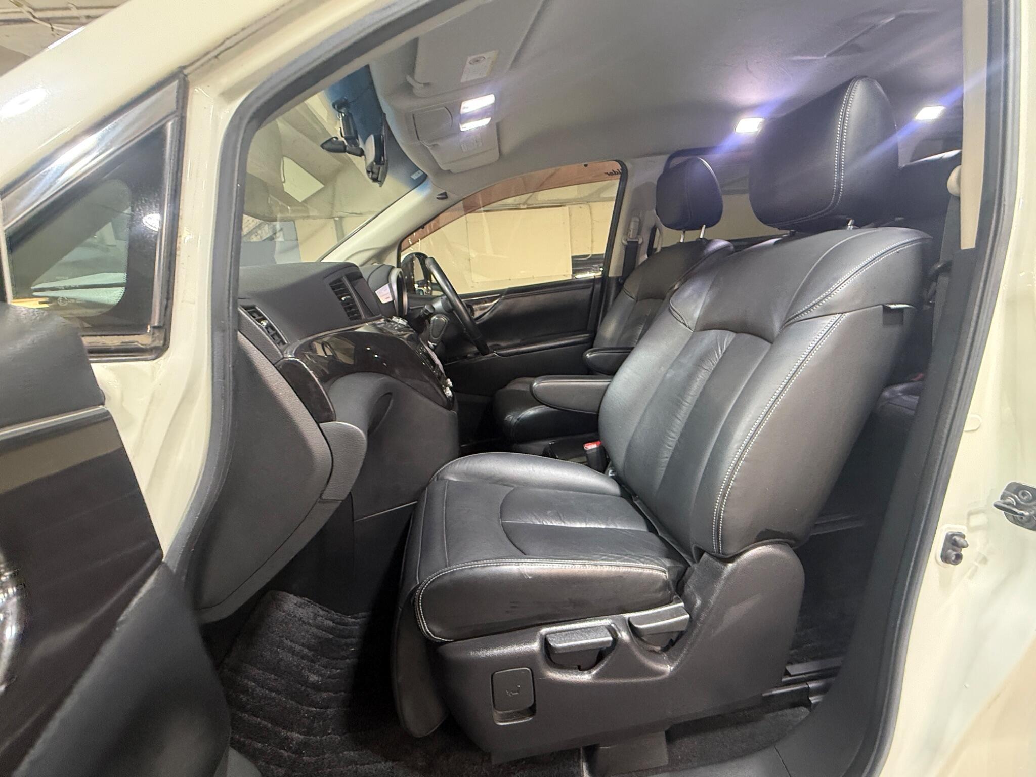 Nissan Elgrand - Image 10