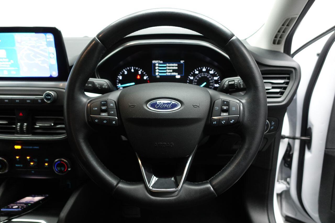 Ford Focus - Image 32