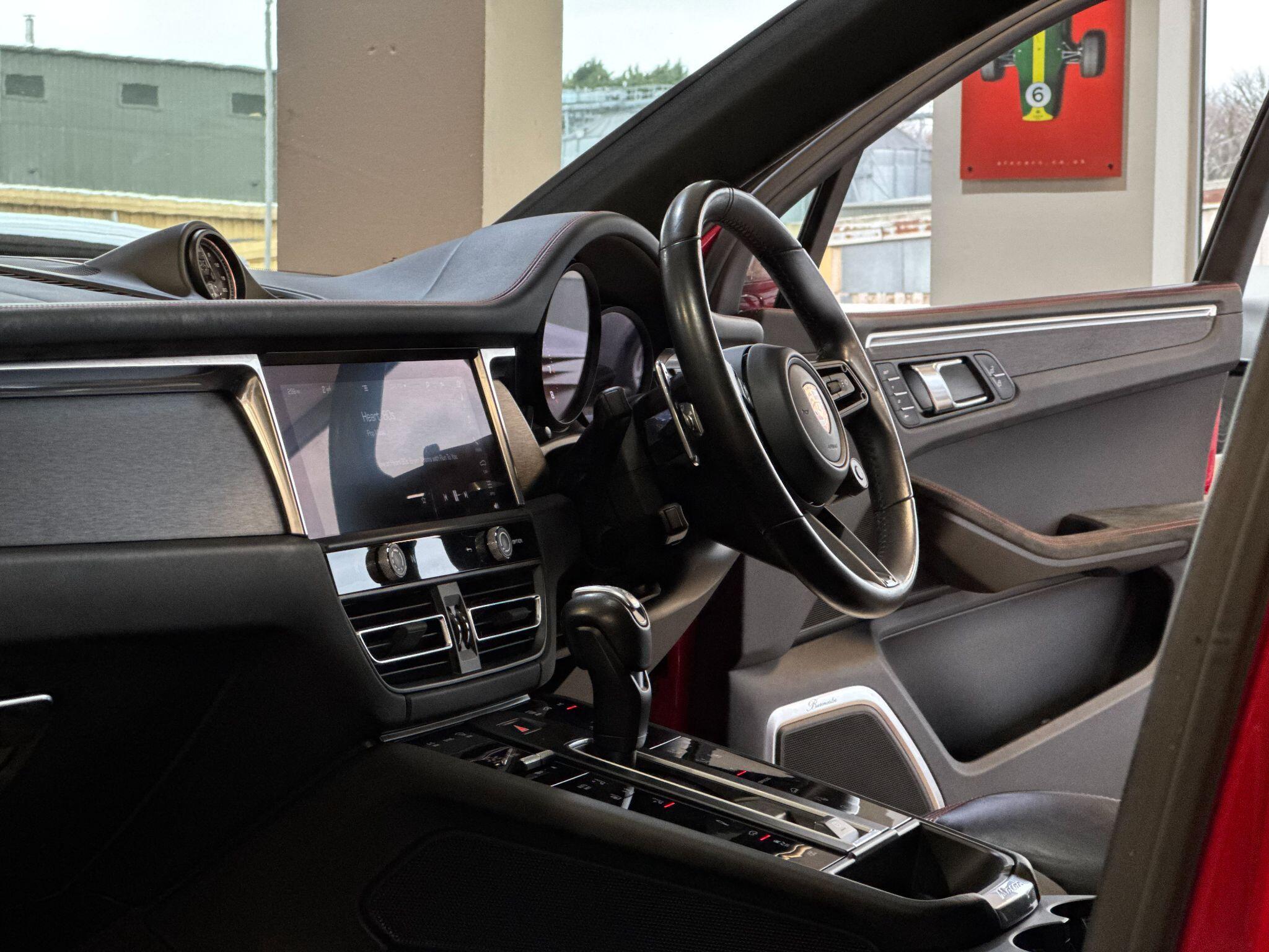 Porsche Macan - Image 26