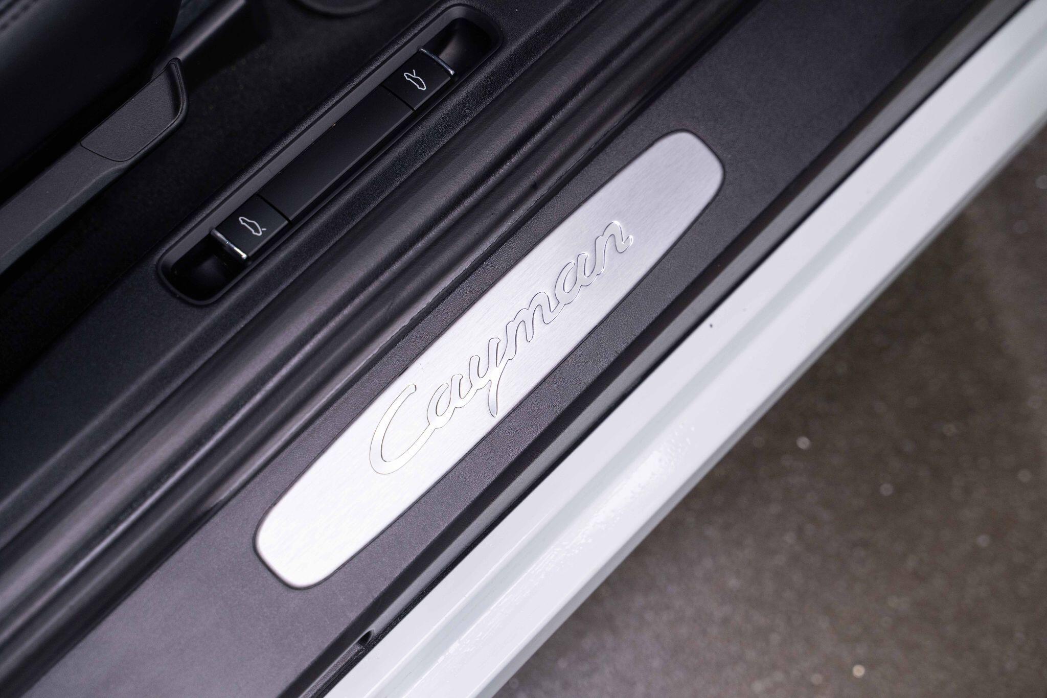 Porsche Cayman - Image 13