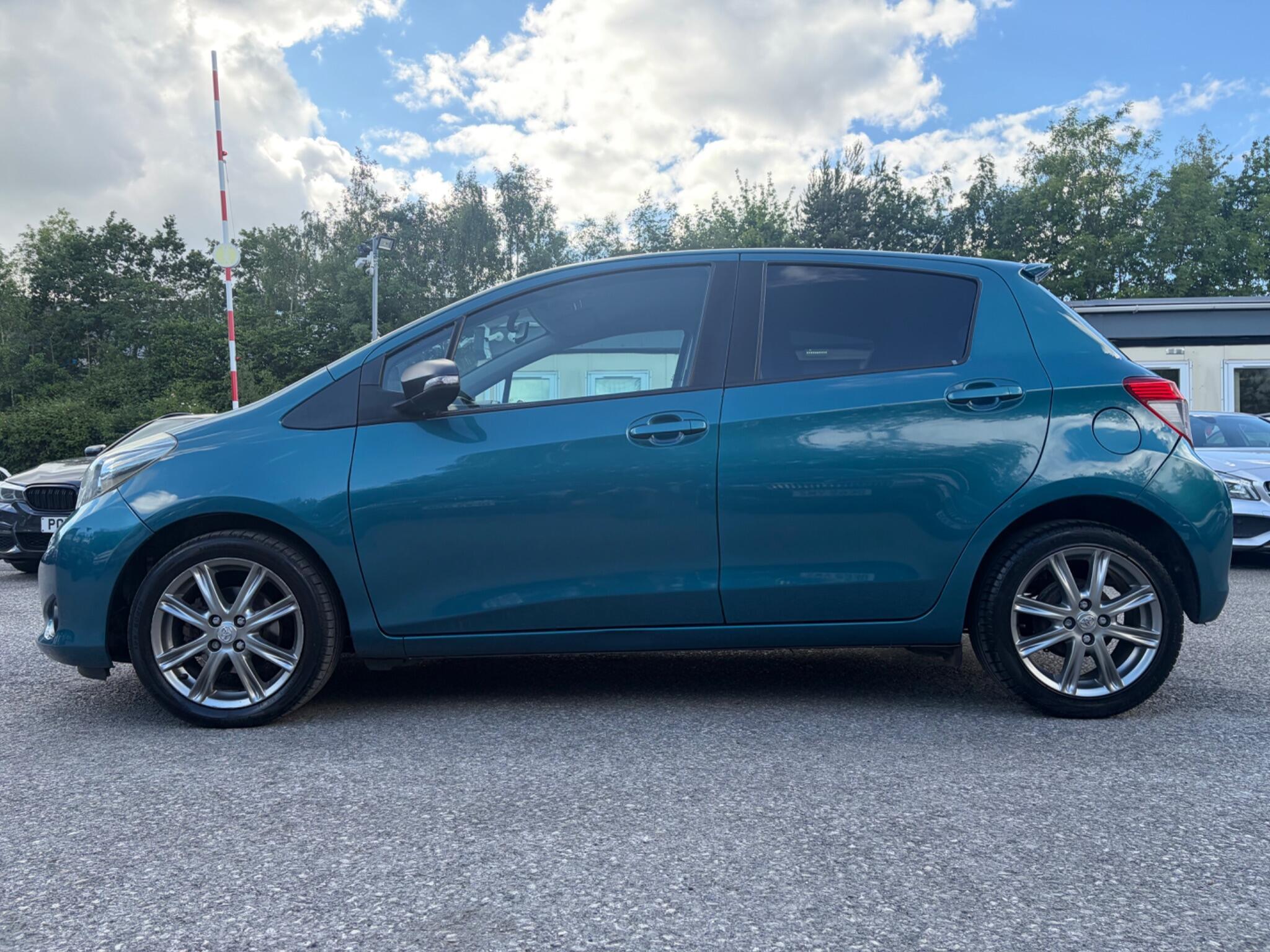 Toyota Yaris - Image 11