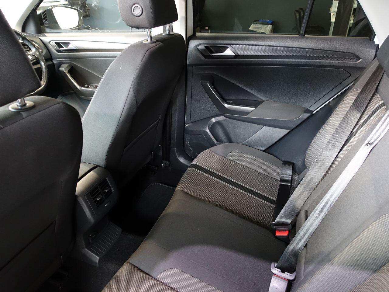 Volkswagen T-Roc - Image 22