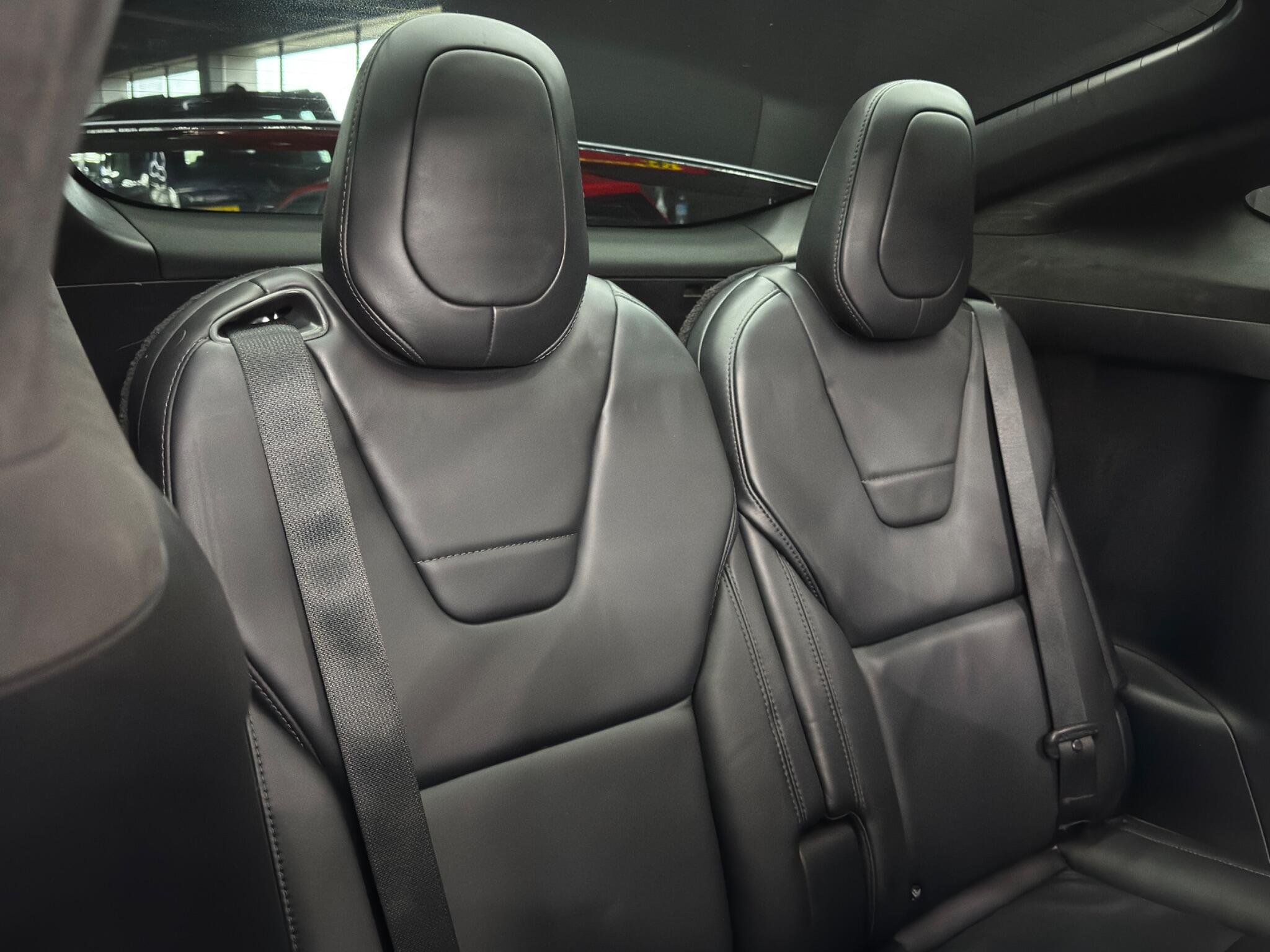 Tesla Model X - Image 18