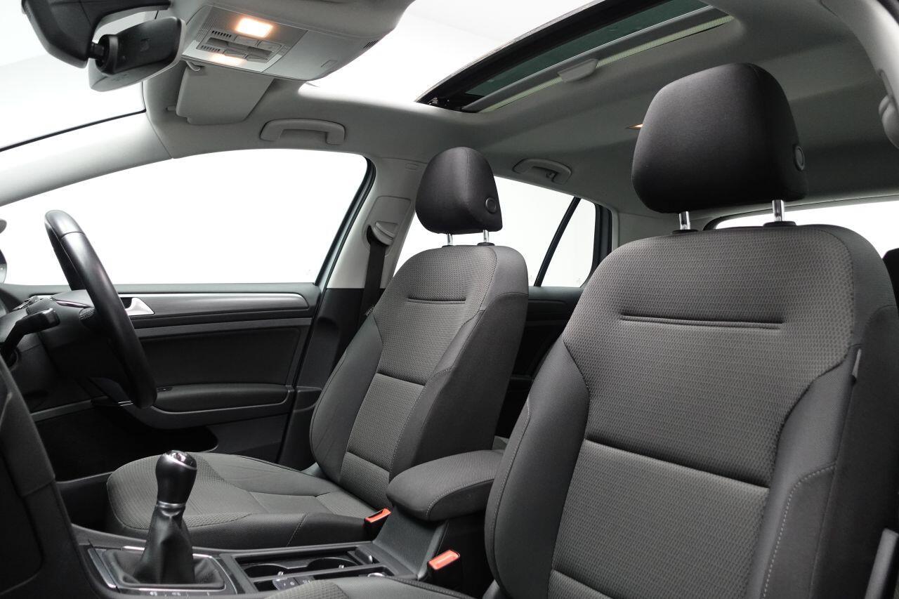 Volkswagen Golf - Image 23