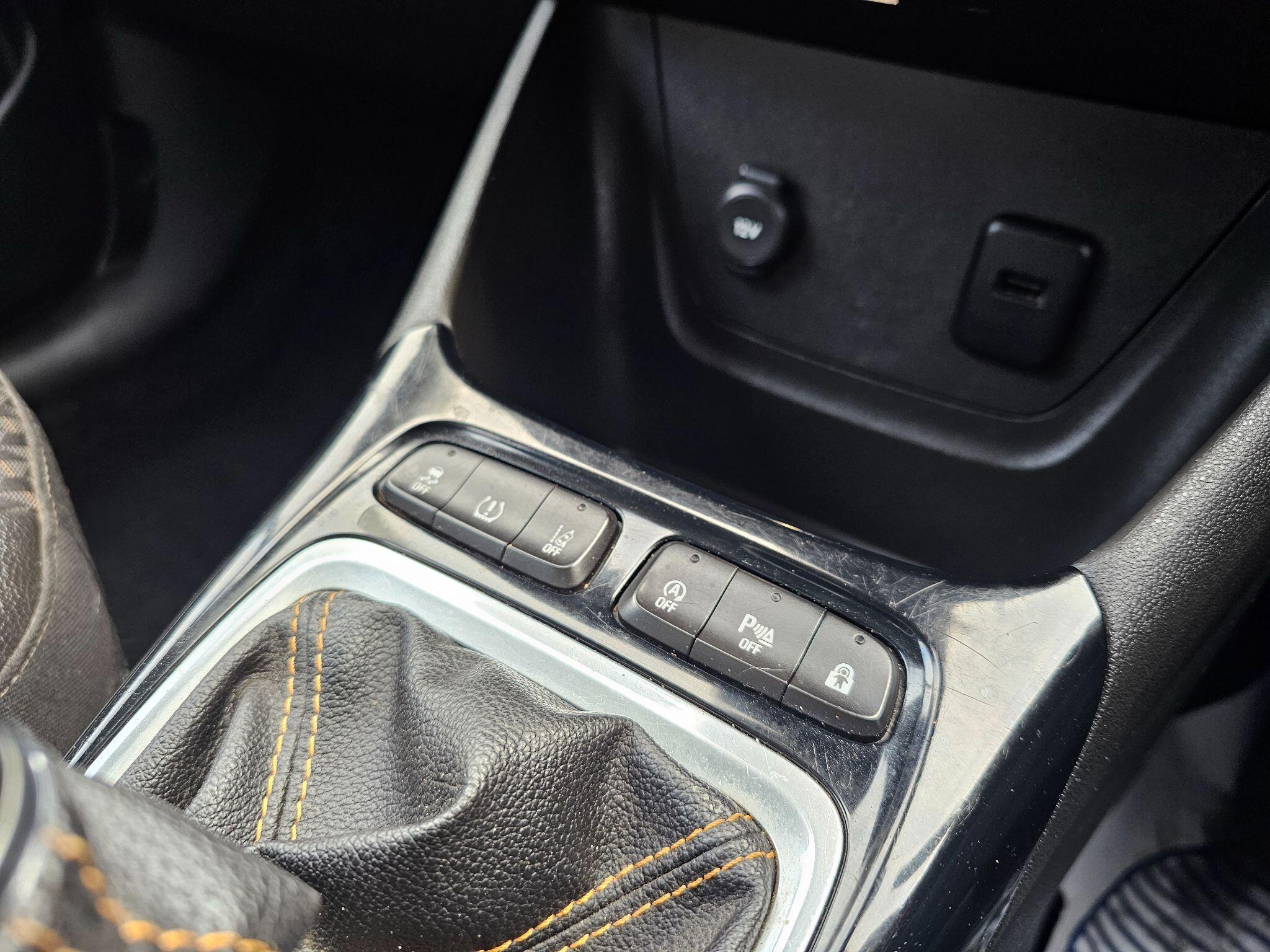 Vauxhall Crossland X - Image 16