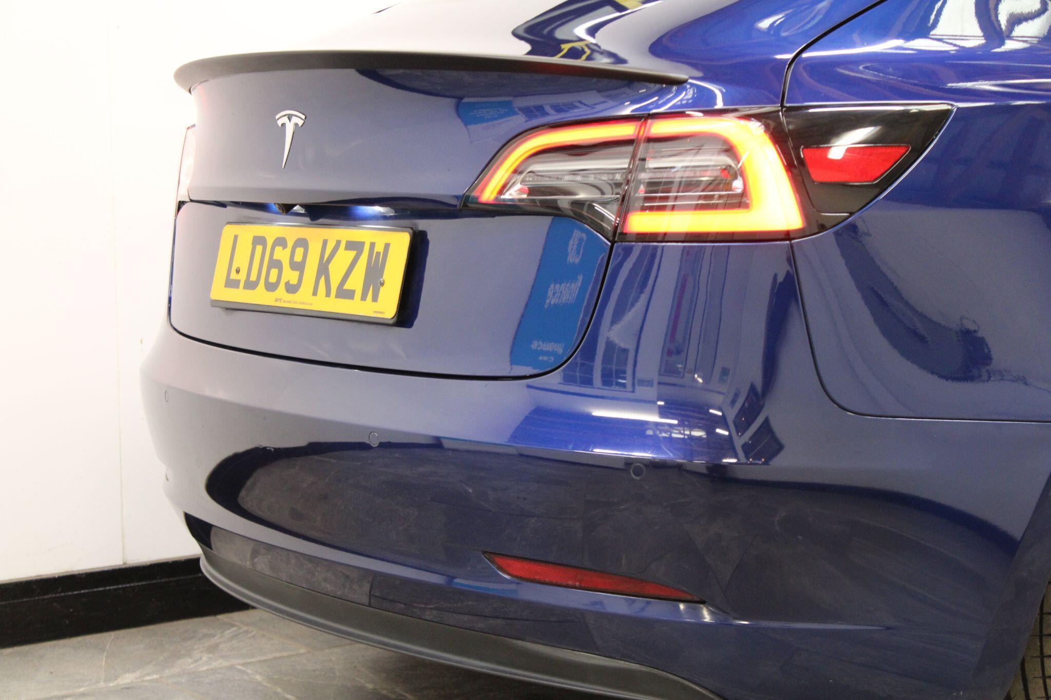 Tesla Model 3 - Image 11