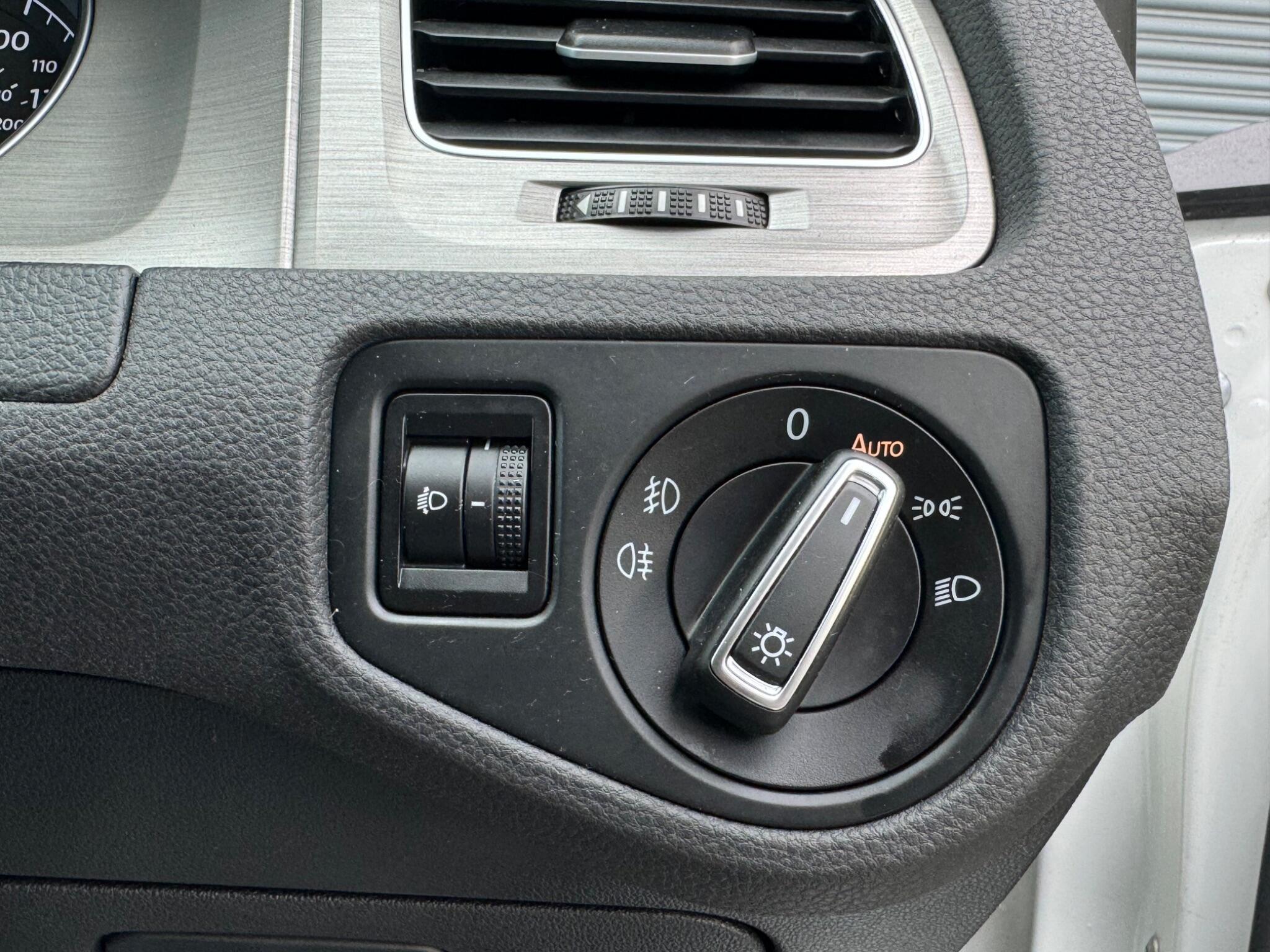 Volkswagen Golf - Image 19