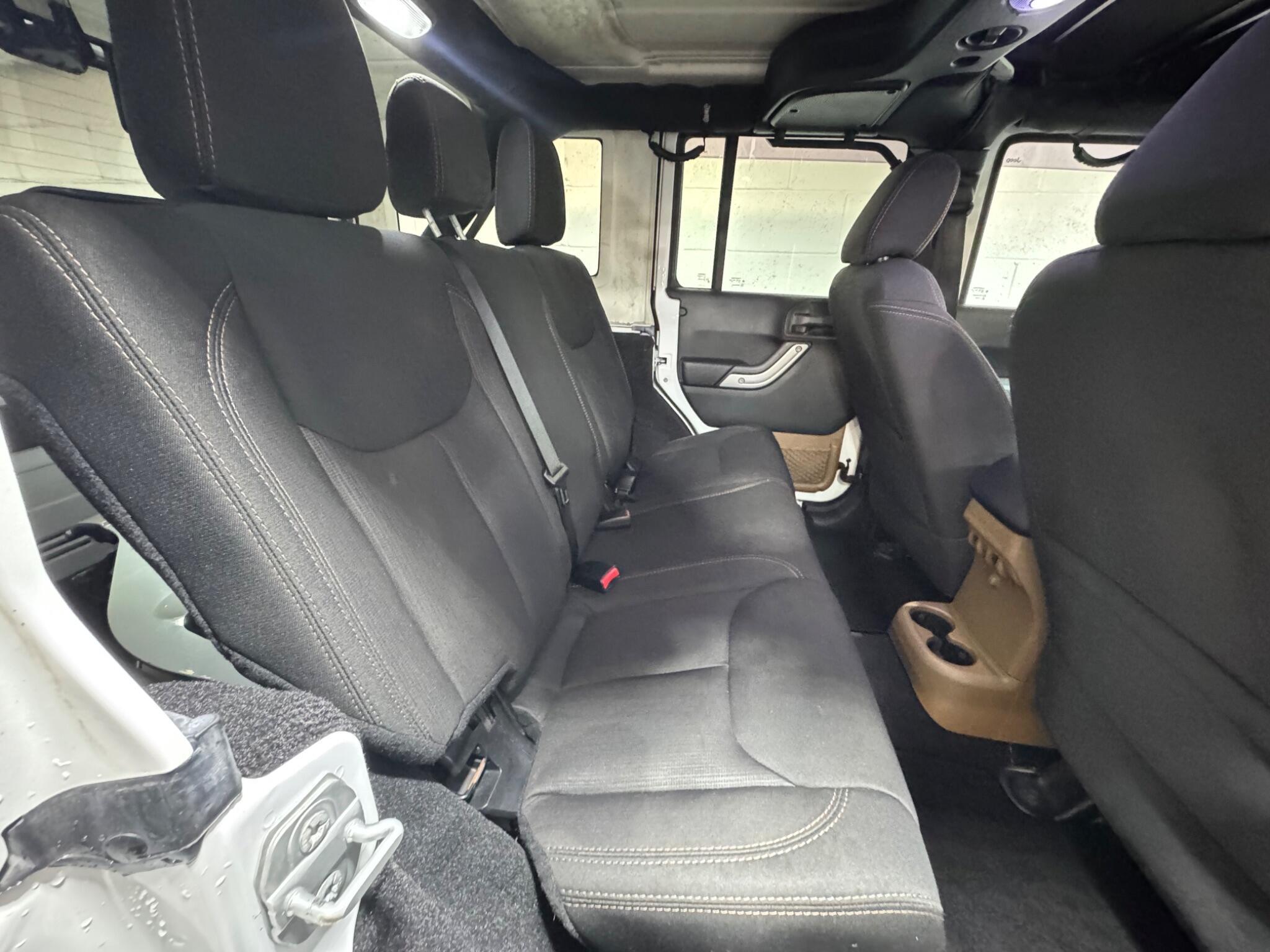 Jeep Wrangler - Image 12