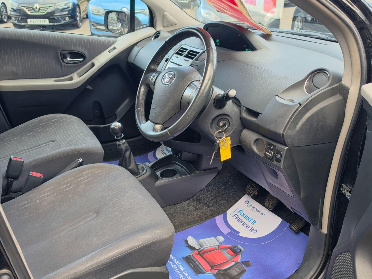 Toyota Yaris - Image 12