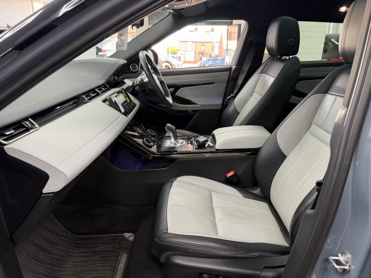 Land Rover Range Rover Evoque - Image 25