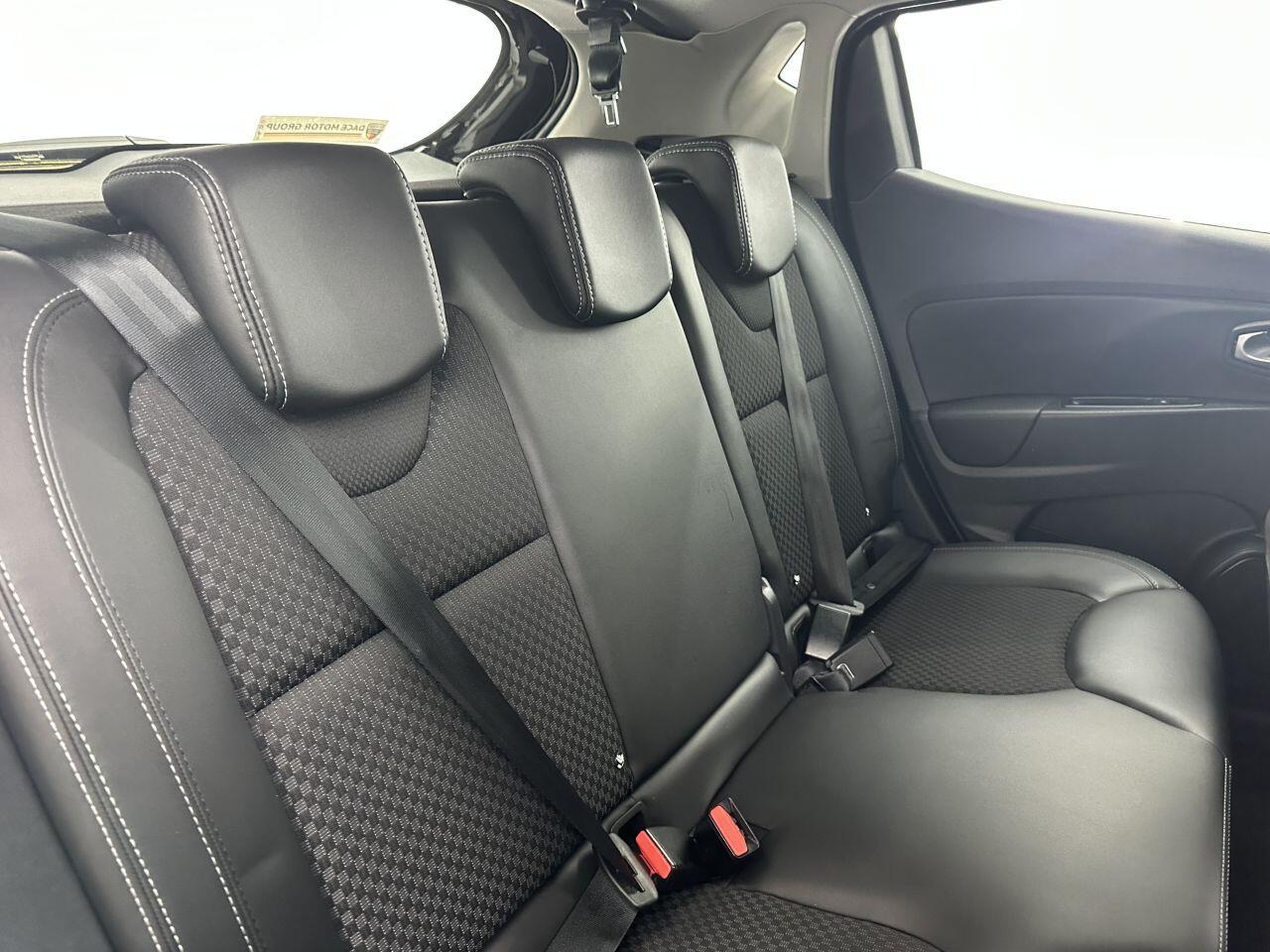 Renault Clio - Image 15