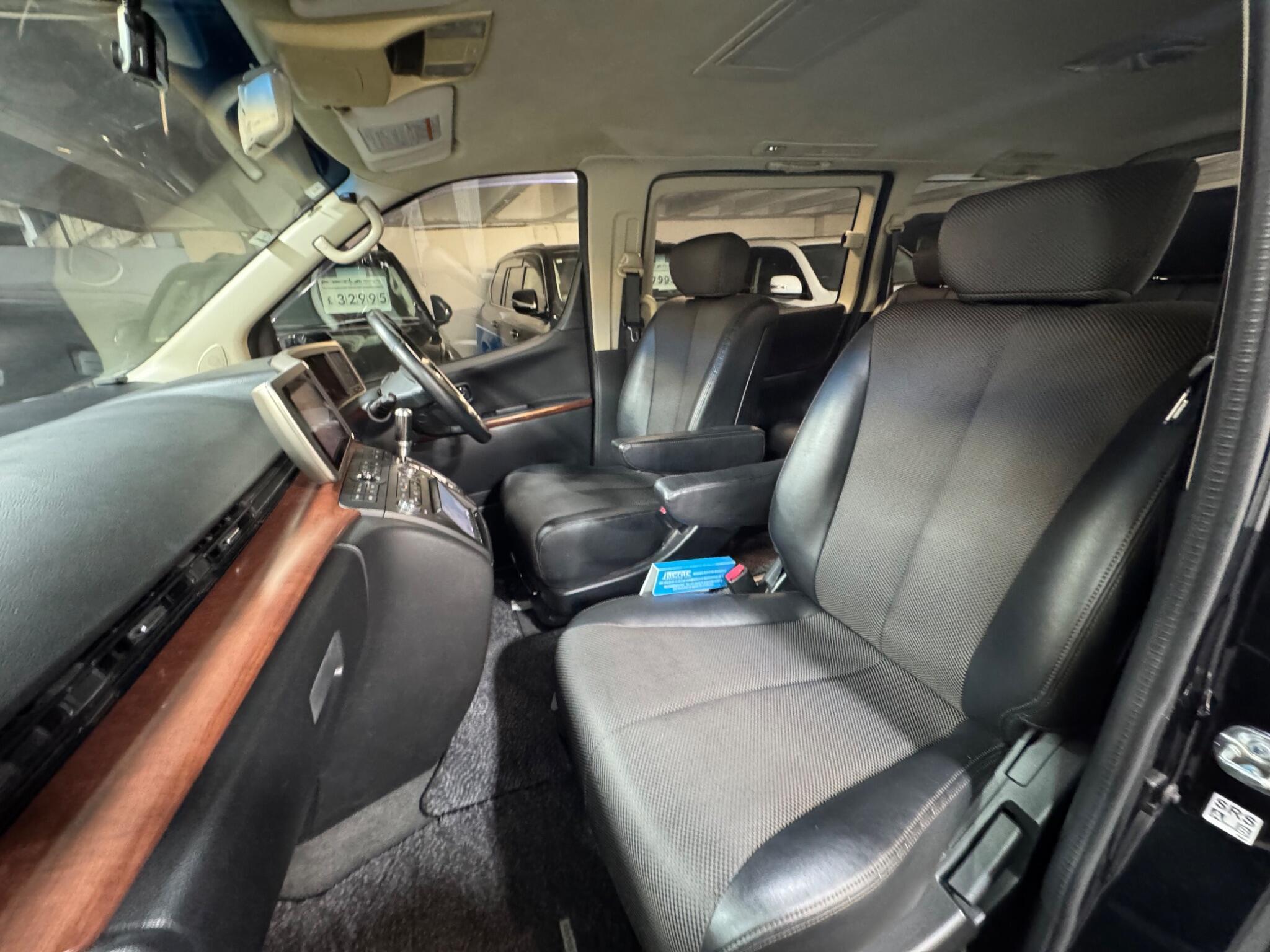 Nissan Elgrand - Image 9