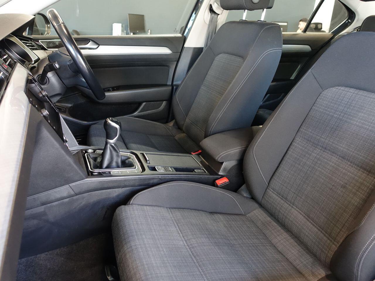 Volkswagen Passat - Image 12