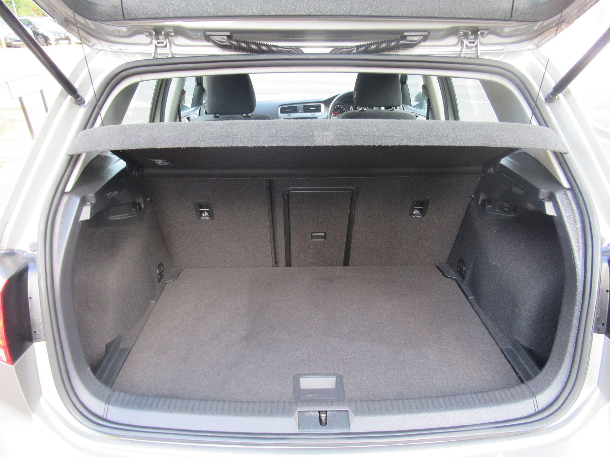 Volkswagen Golf - Image 14