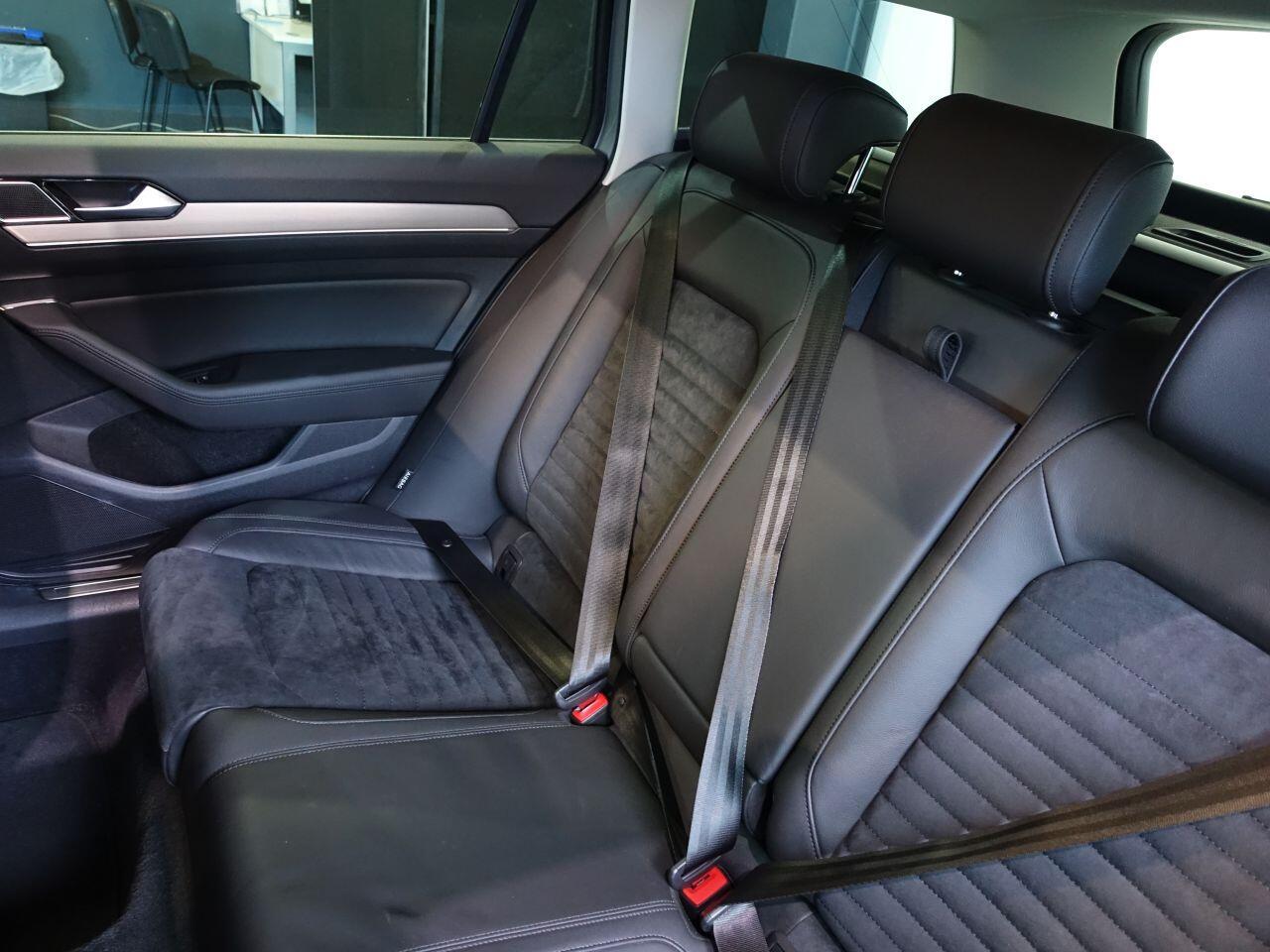 Volkswagen Passat - Image 19