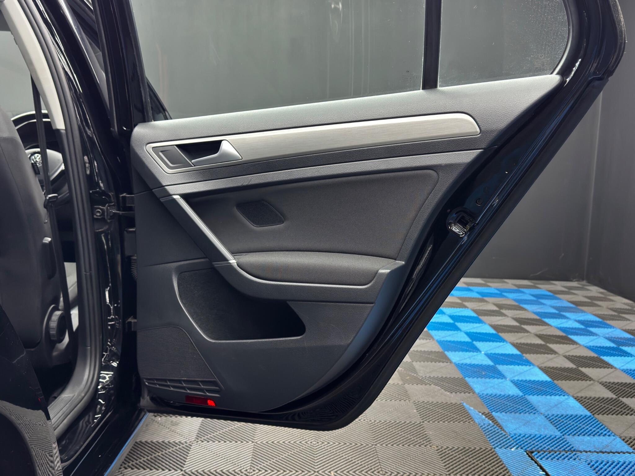 Volkswagen Golf - Image 42