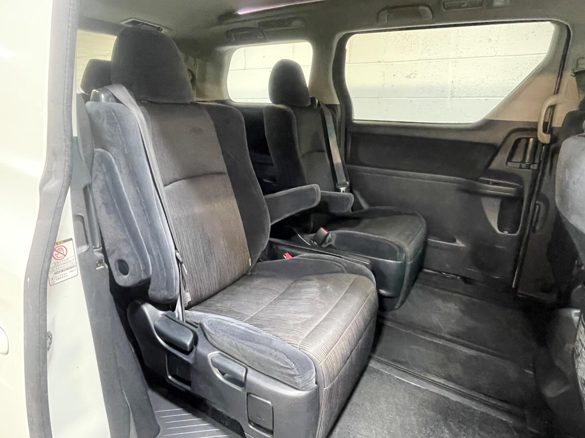 Toyota Vellfire - Image 12