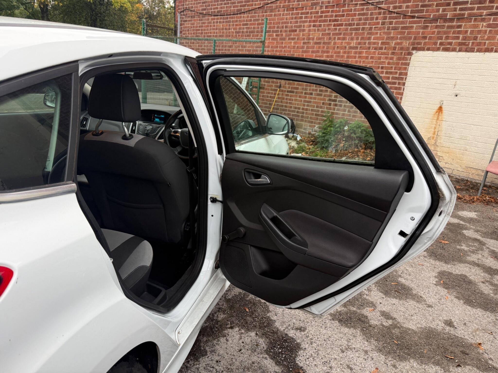 Ford Focus - Image 20
