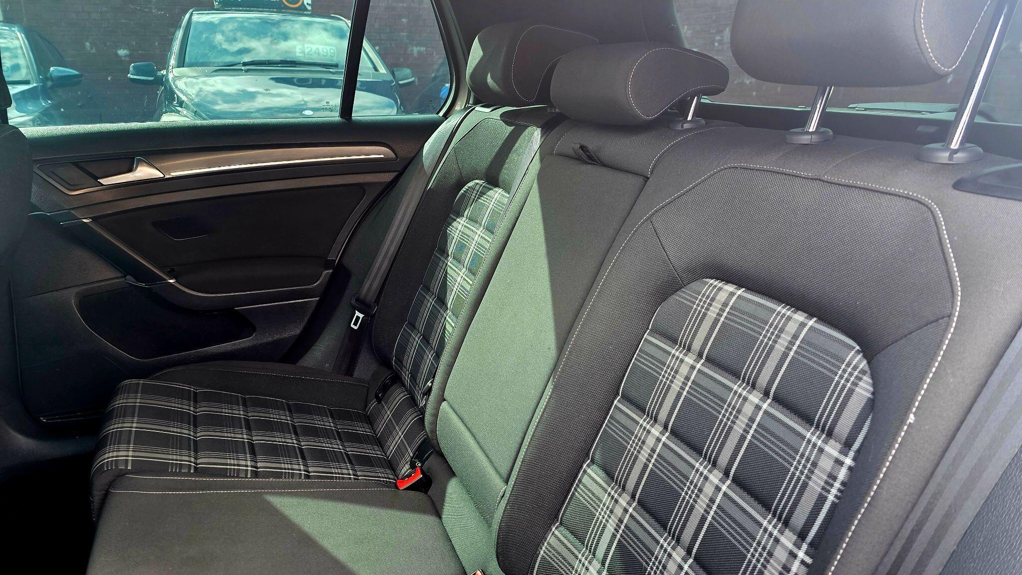 Volkswagen Golf - Image 16