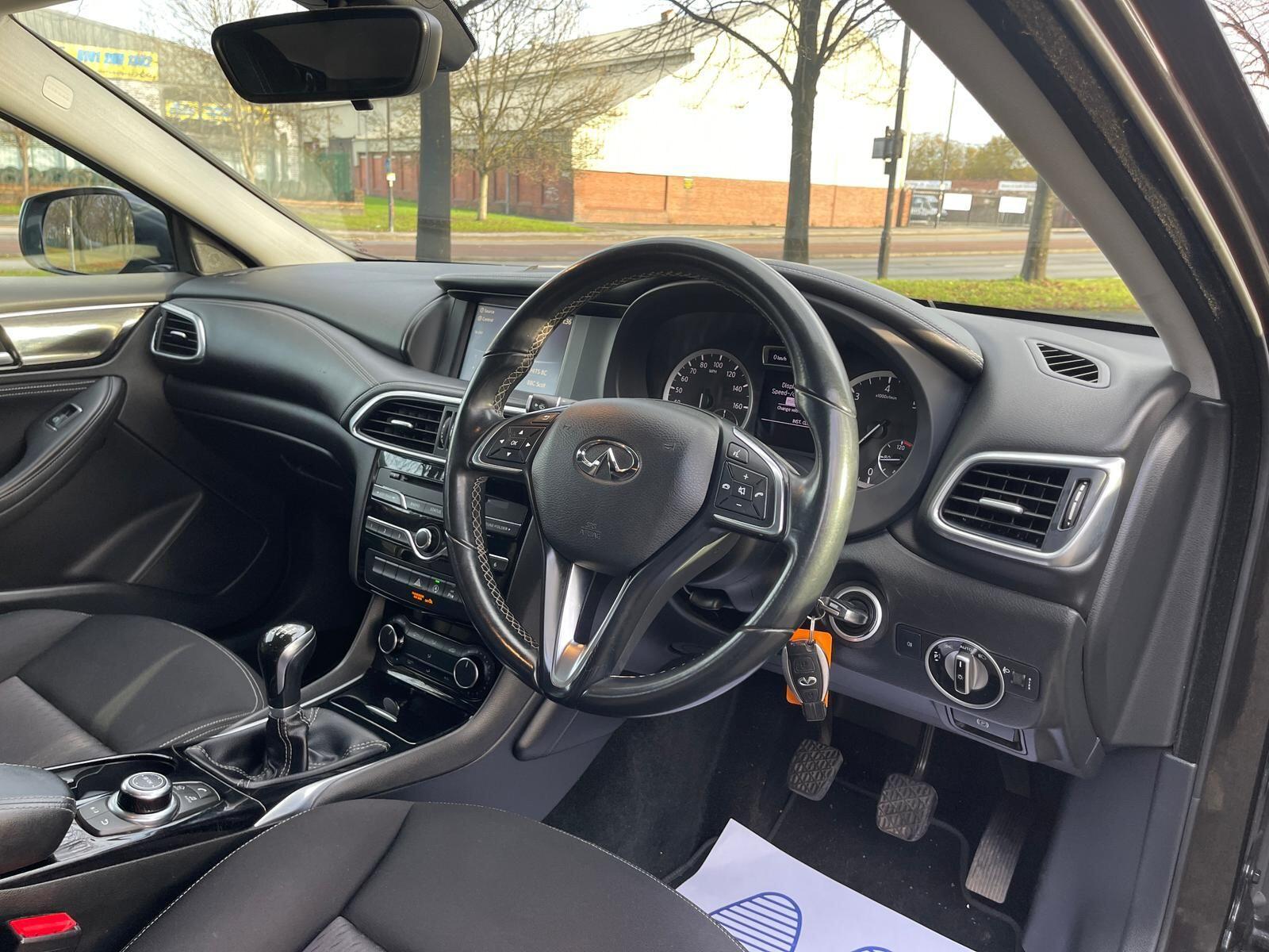 Infiniti Q30 - Image 17