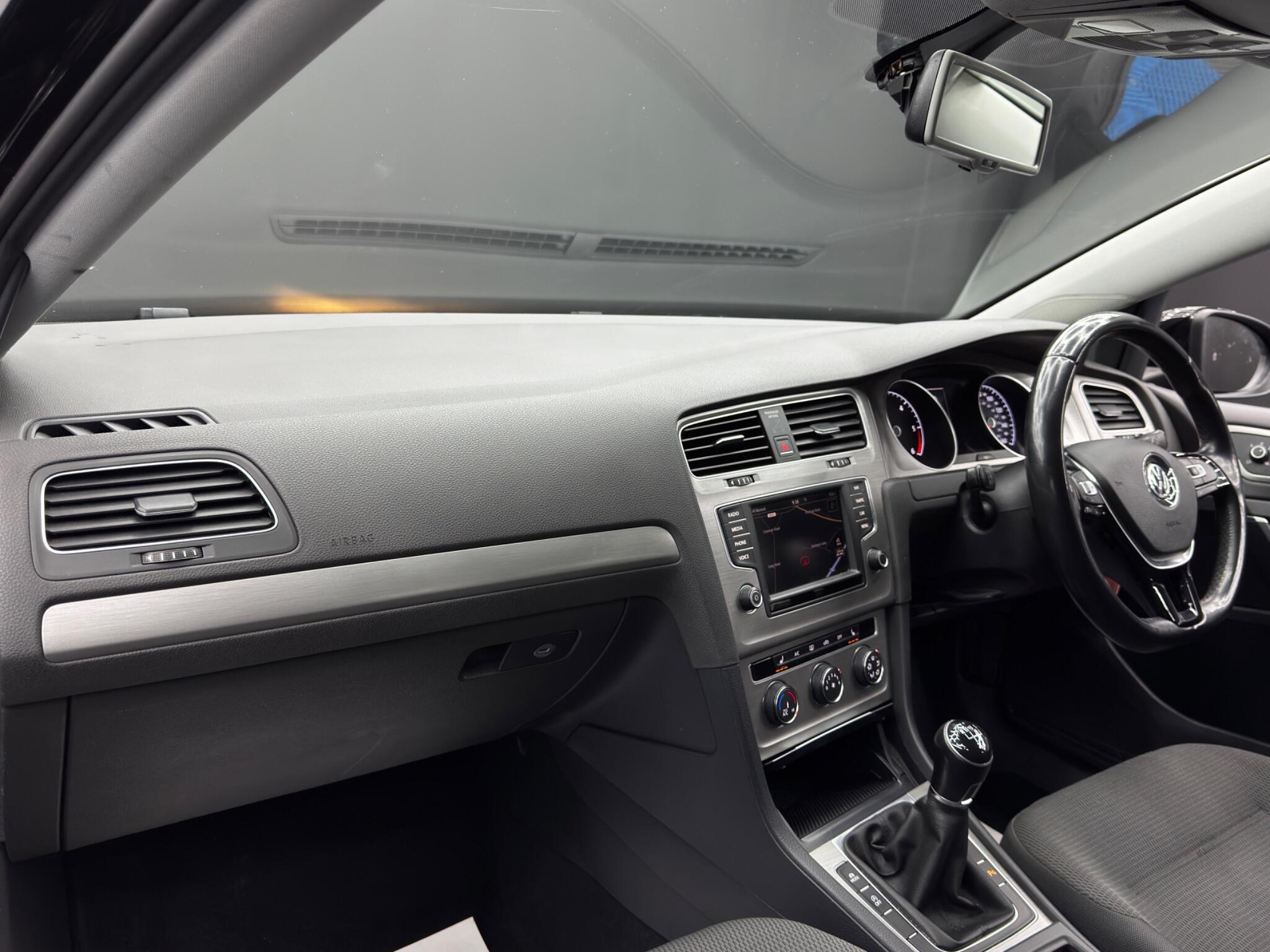 Volkswagen Golf - Image 11