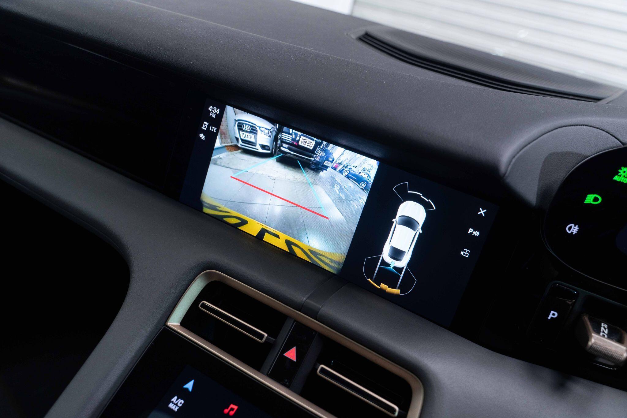 Porsche Taycan - Image 33