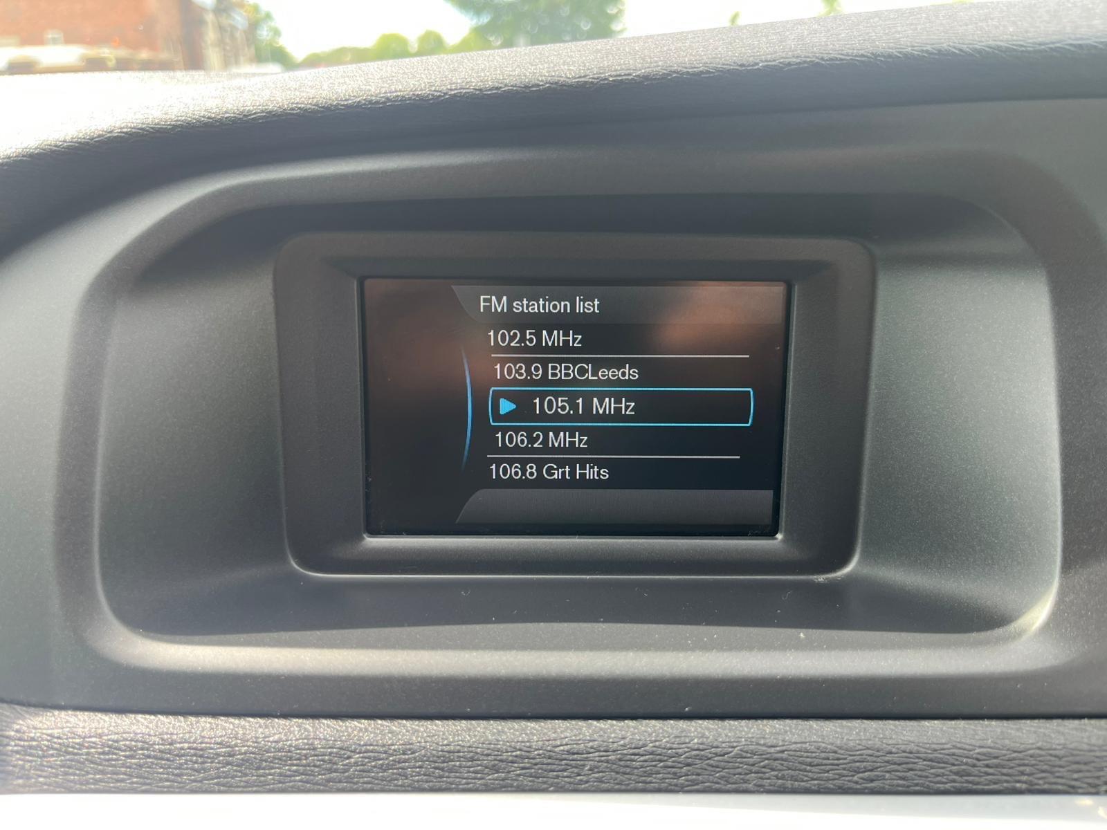 Volvo V40 - Image 14
