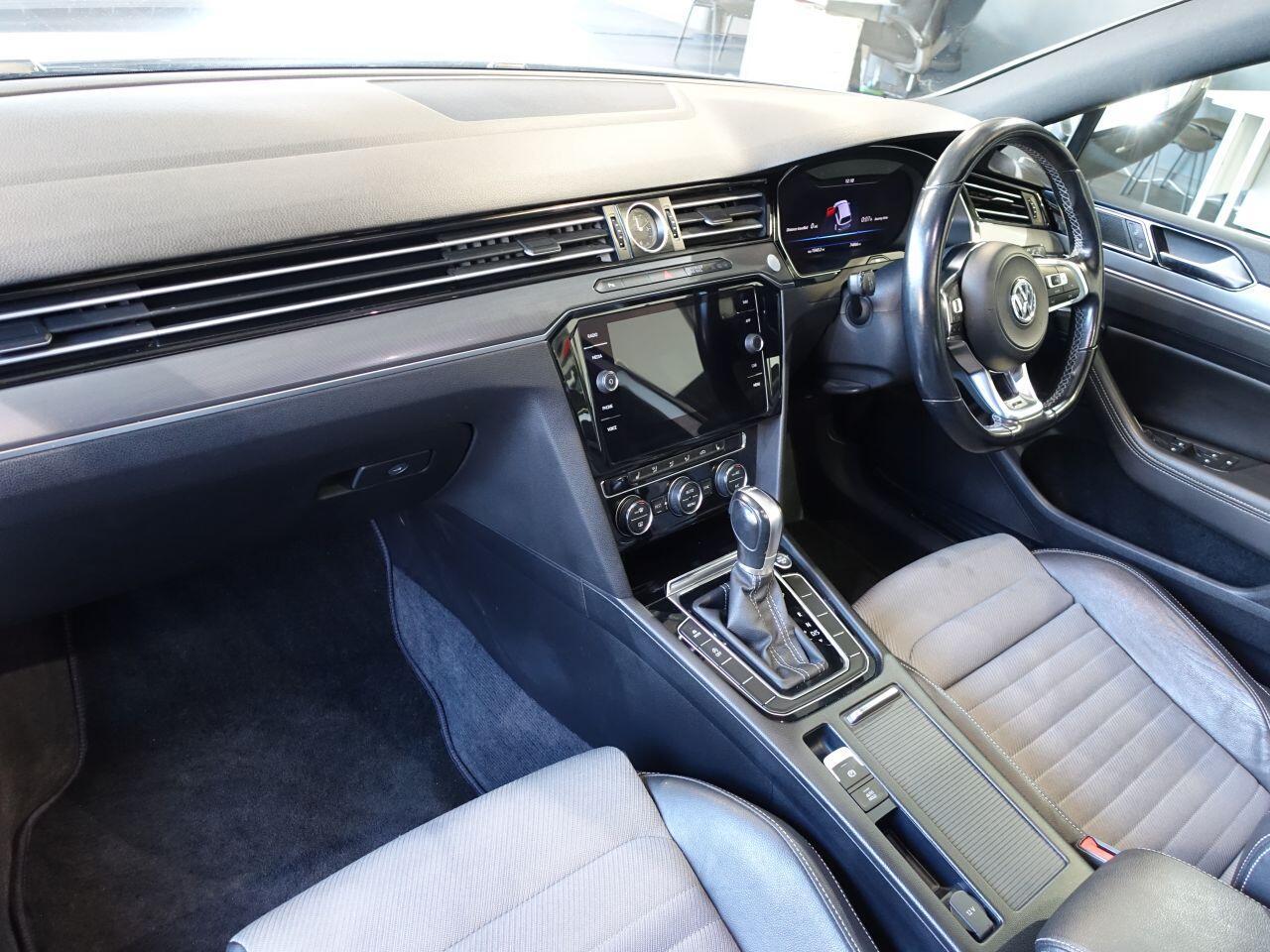 Volkswagen Passat - Image 18