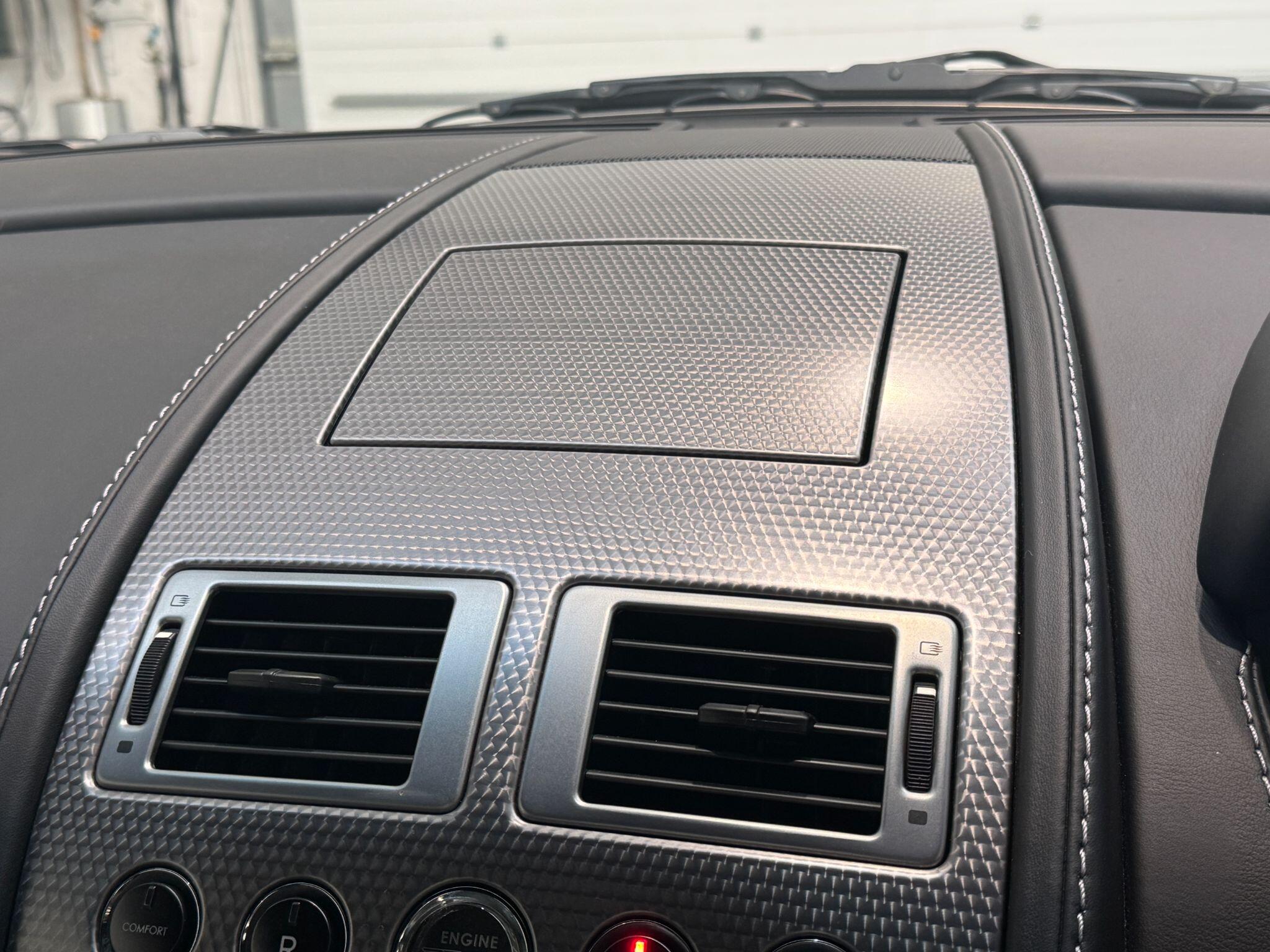 Aston Martin Vantage - Image 43