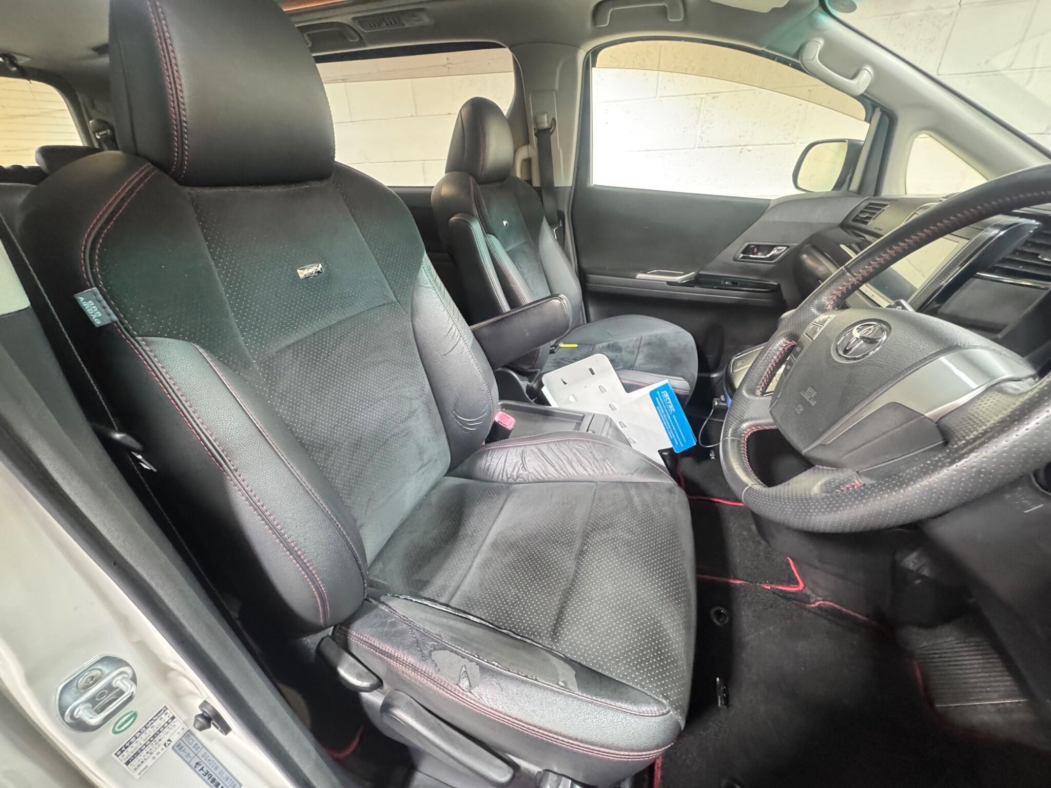 Toyota Vellfire - Image 8