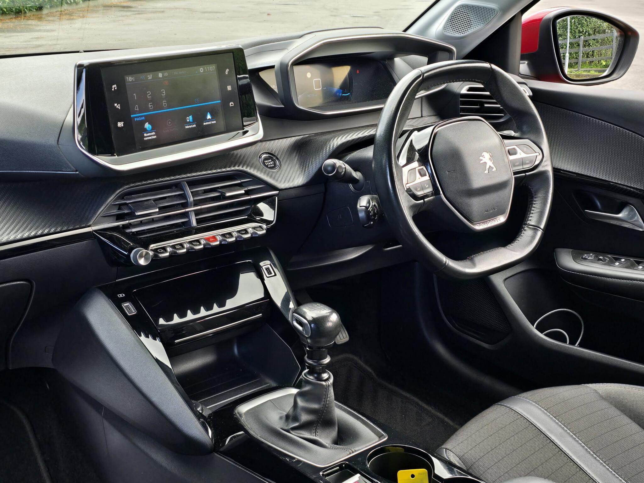 Peugeot 208 - Image 2