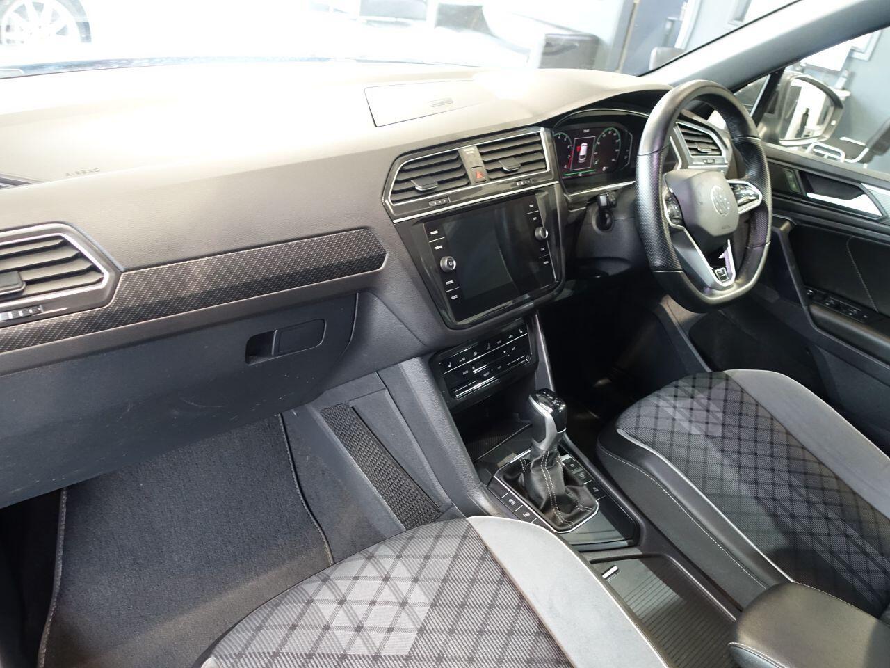 Volkswagen Tiguan - Image 11